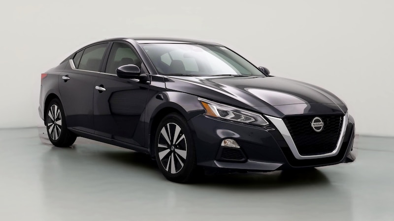 2022 Nissan Altima SV Hero Image