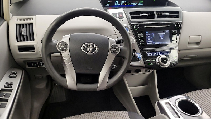 2016 Toyota Prius v Two 10