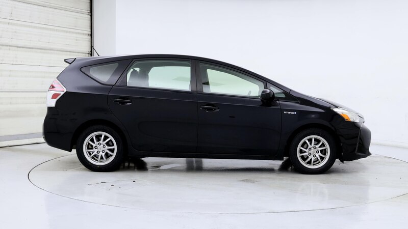 2016 Toyota Prius v Two 7