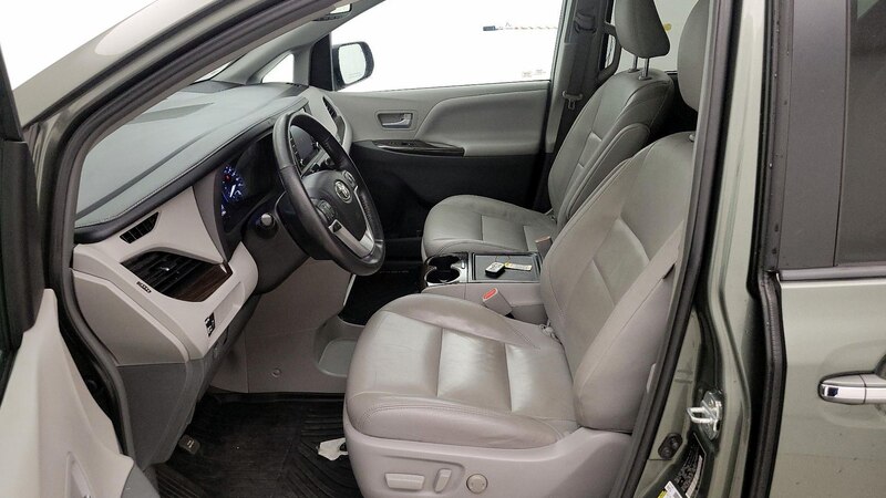 2018 Toyota Sienna XLE 11