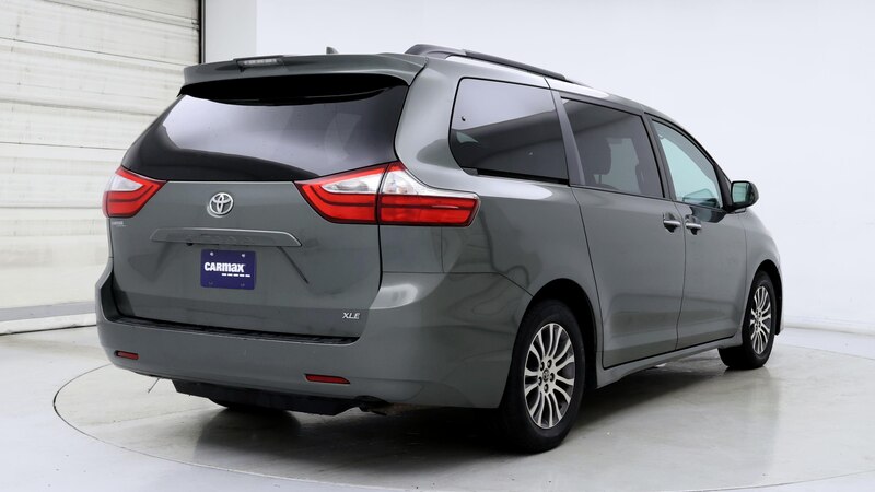 2018 Toyota Sienna XLE 8