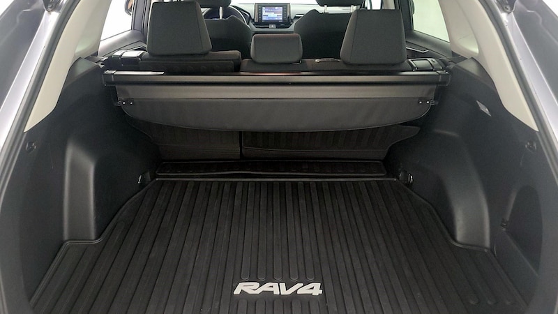 2020 Toyota RAV4 LE 20