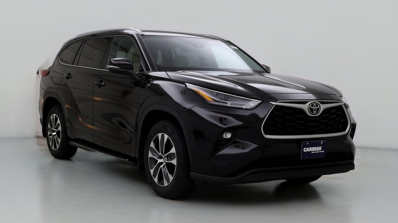 2022 Toyota Highlander XLE Hero Image