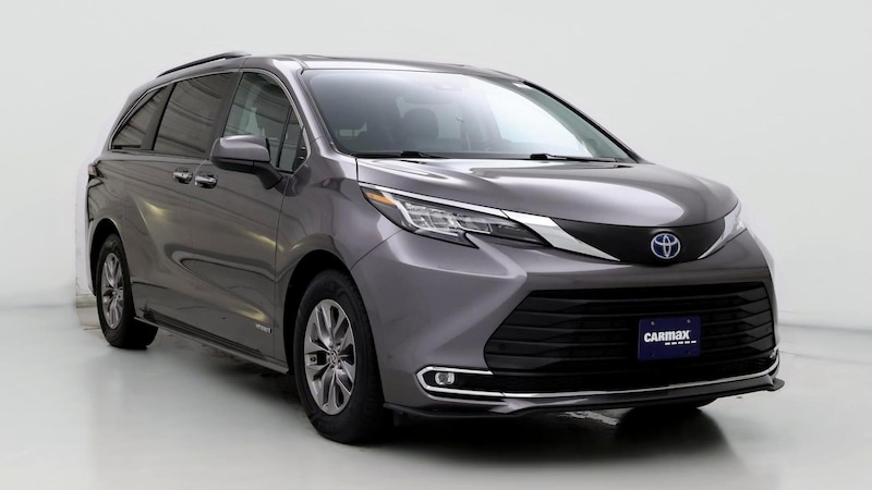 2021 Toyota Sienna XLE Hero Image