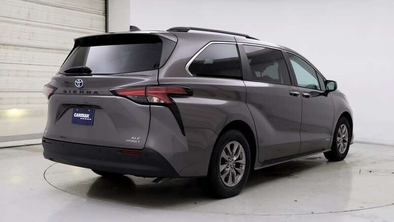 2021 Toyota Sienna XLE 8