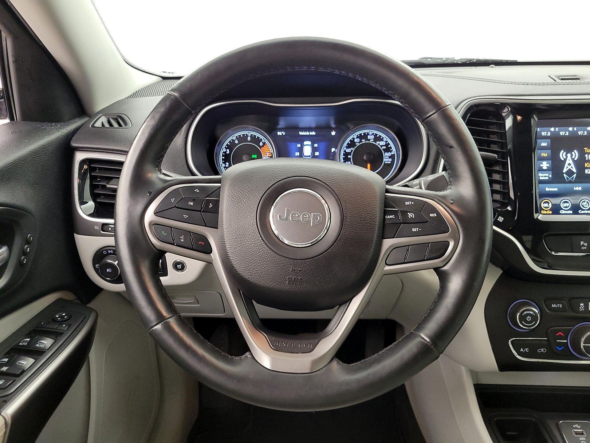 Thumbnail: 2019 Jeep Cherokee - 10
