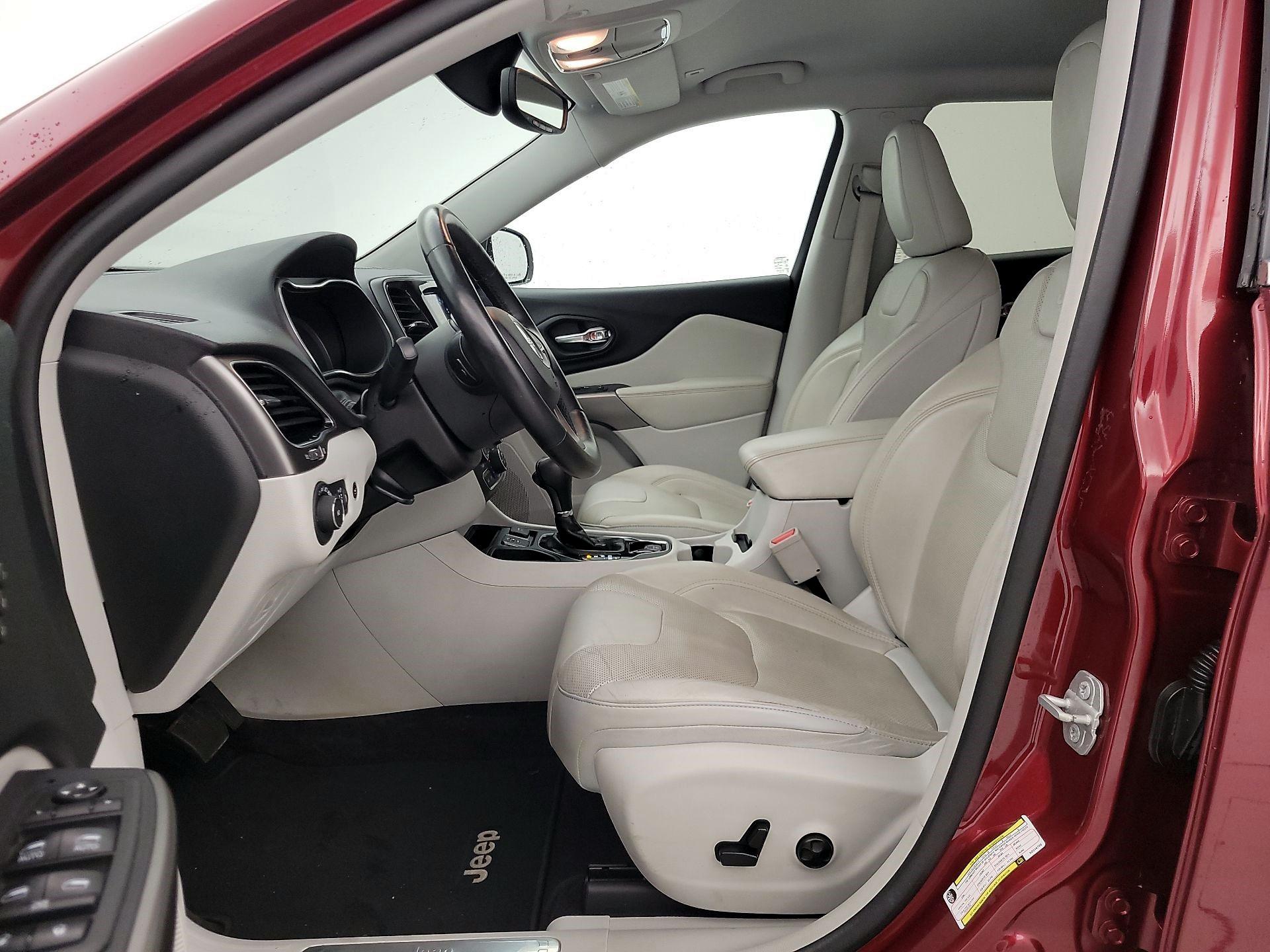 Thumbnail: 2019 Jeep Cherokee - 11