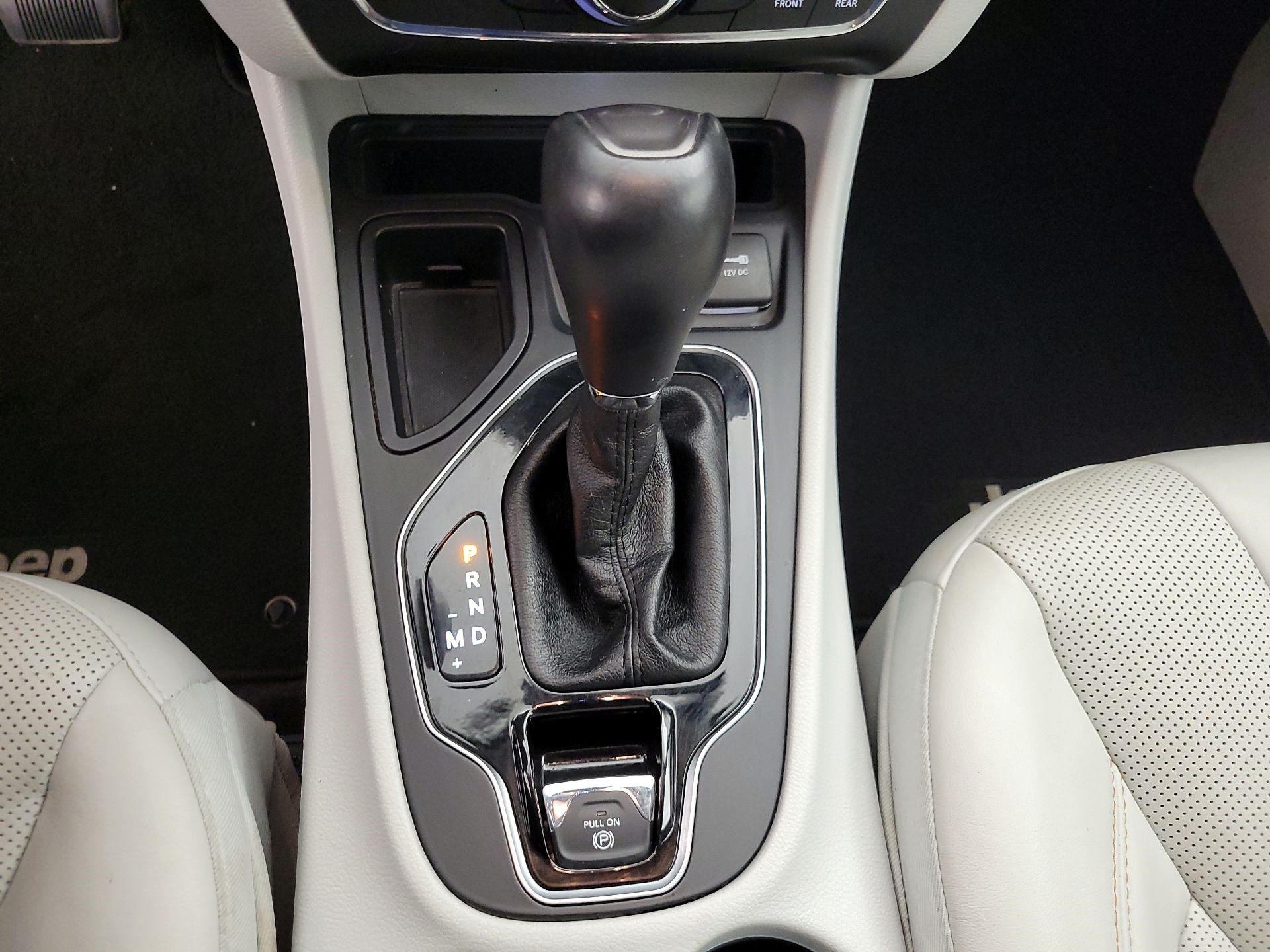 Thumbnail: 2019 Jeep Cherokee - 18
