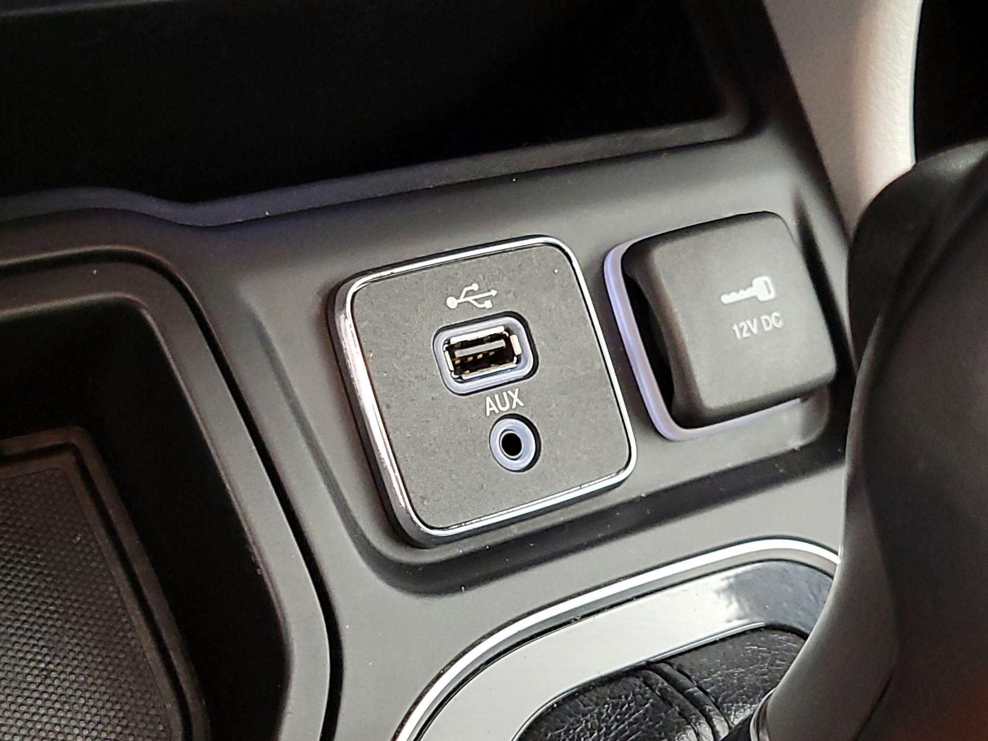 Thumbnail: 2019 Jeep Cherokee - 19