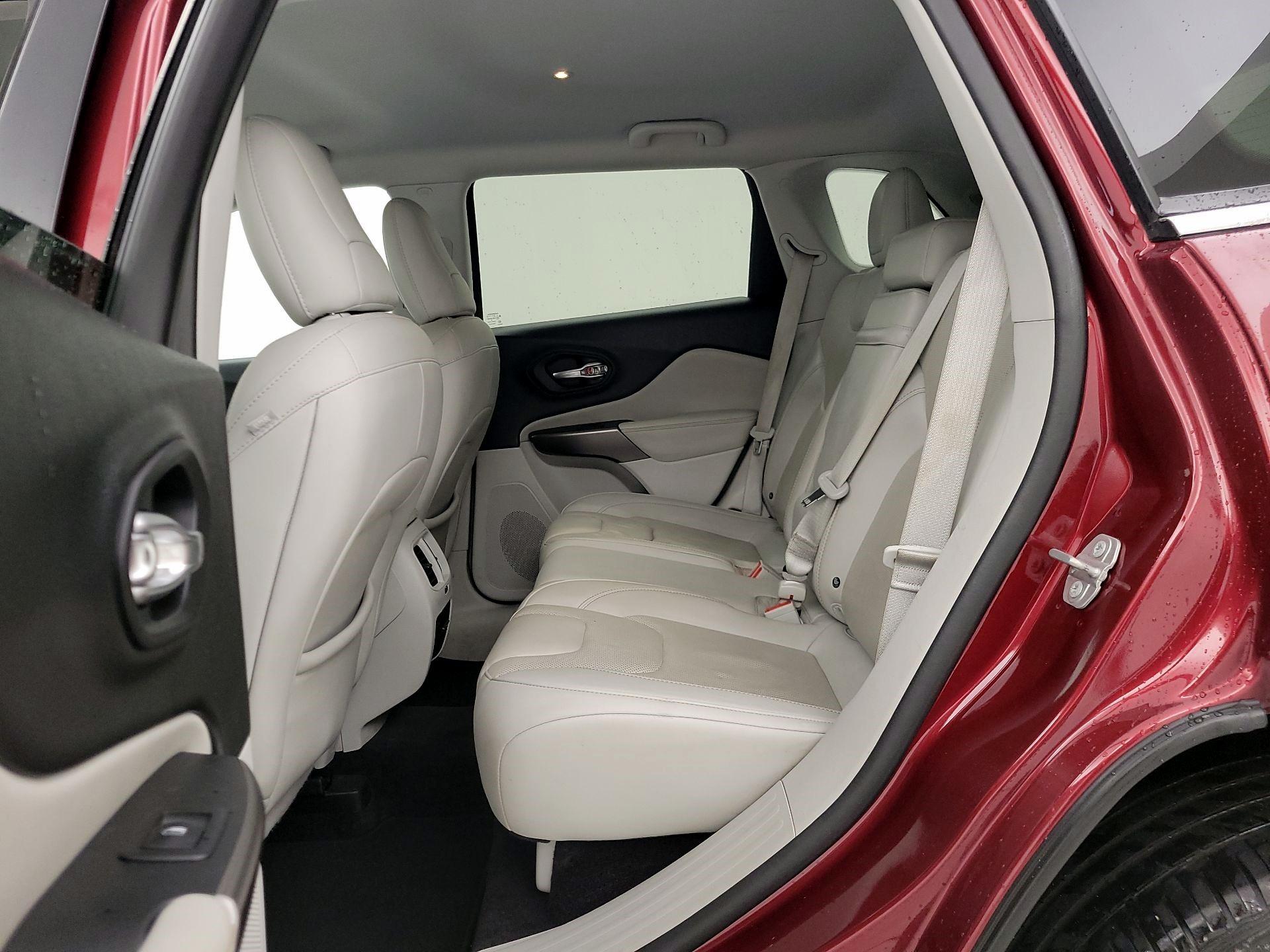 Thumbnail: 2019 Jeep Cherokee - 20