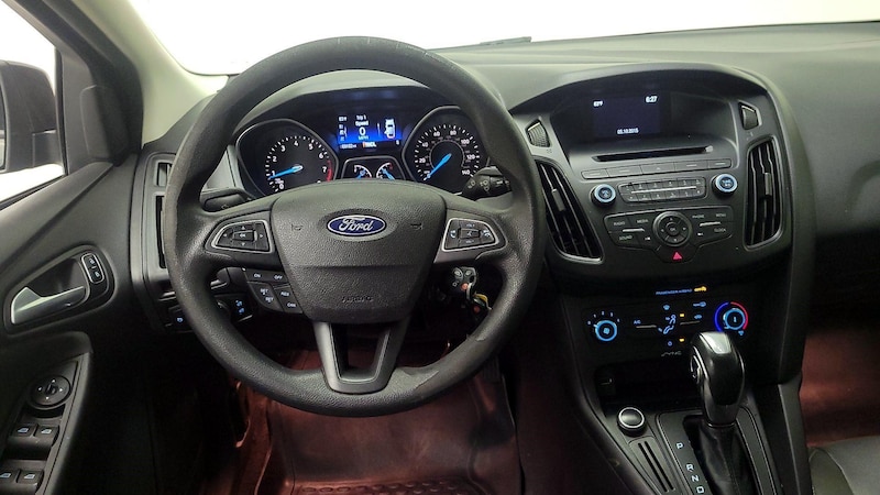 2015 Ford Focus SE 10