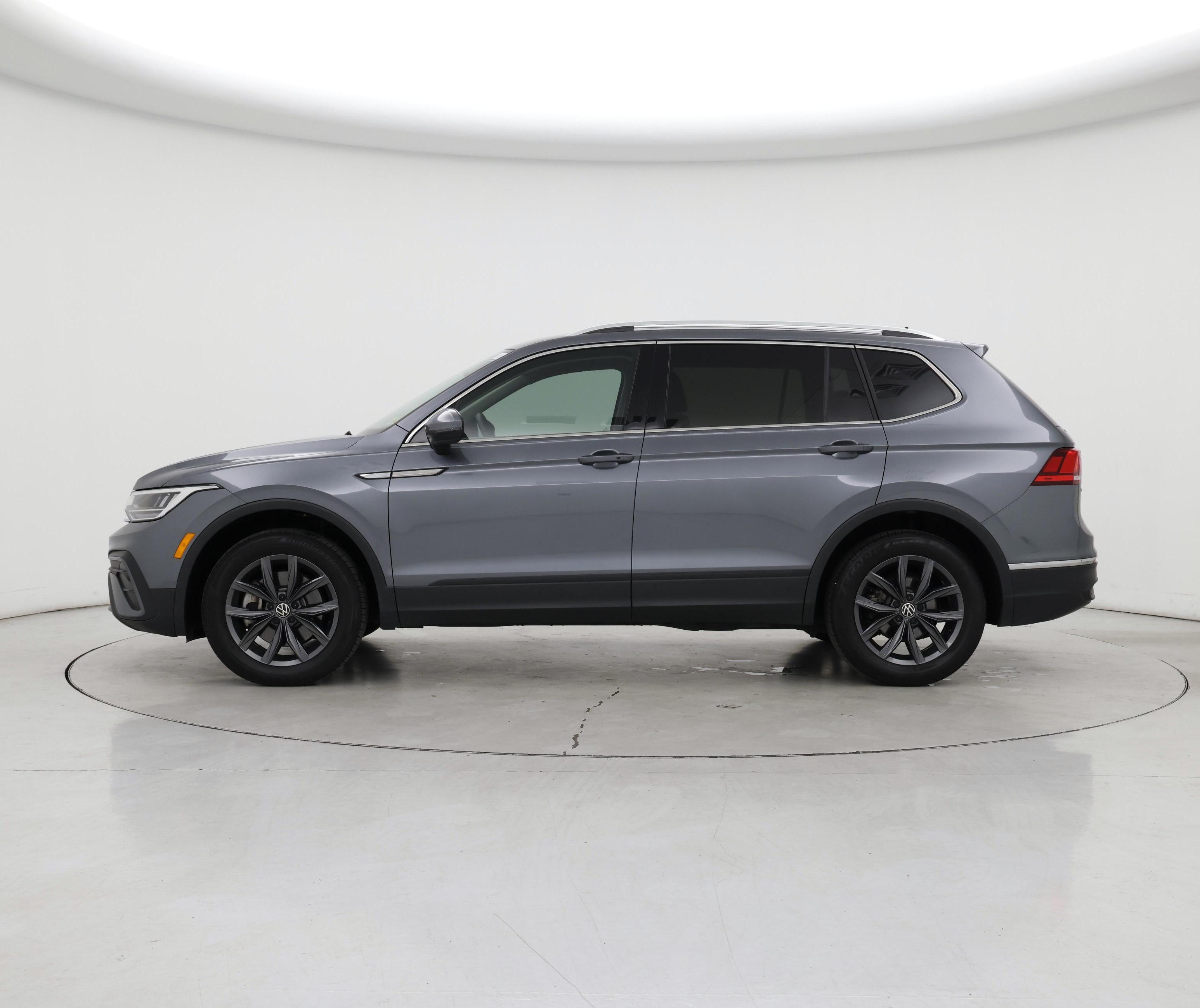 Thumbnail: 2023 Volkswagen Tiguan - 3