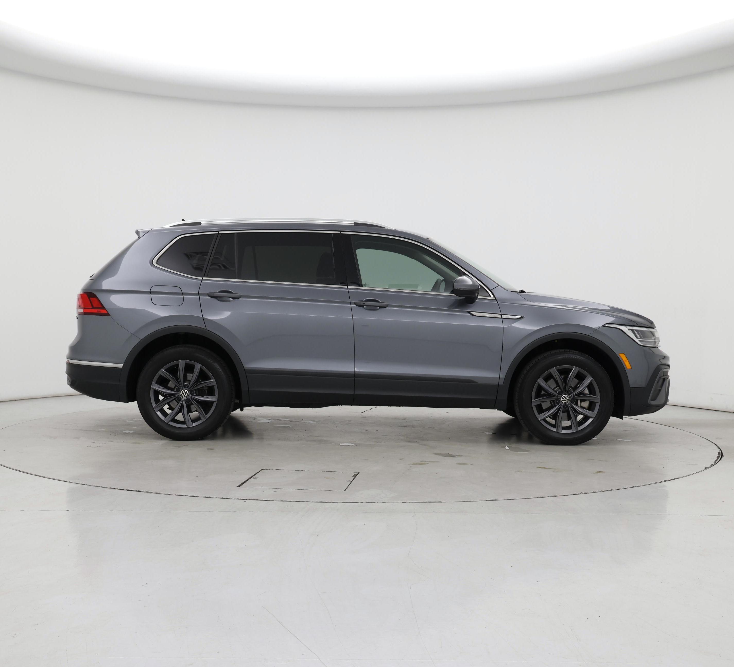 Thumbnail: 2023 Volkswagen Tiguan - 7