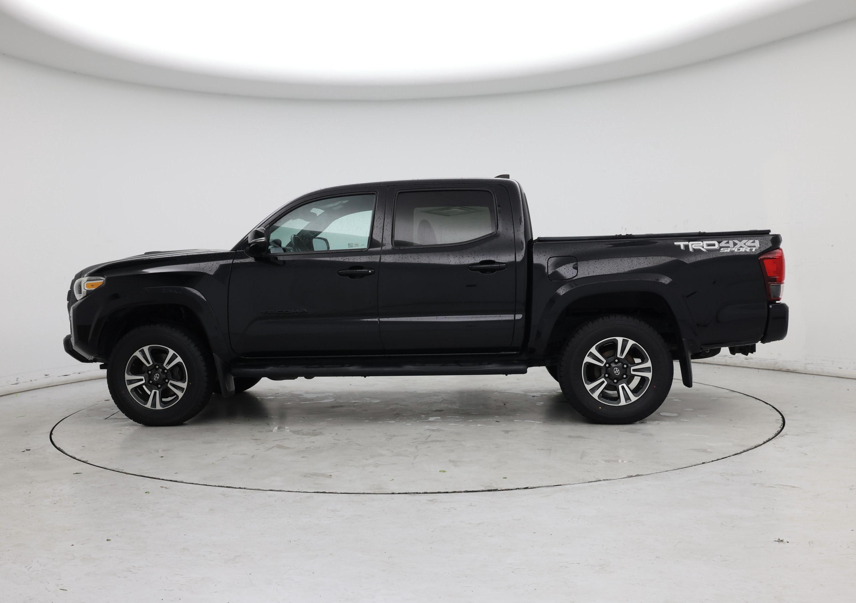 Thumbnail: 2018 Toyota Tacoma - 3