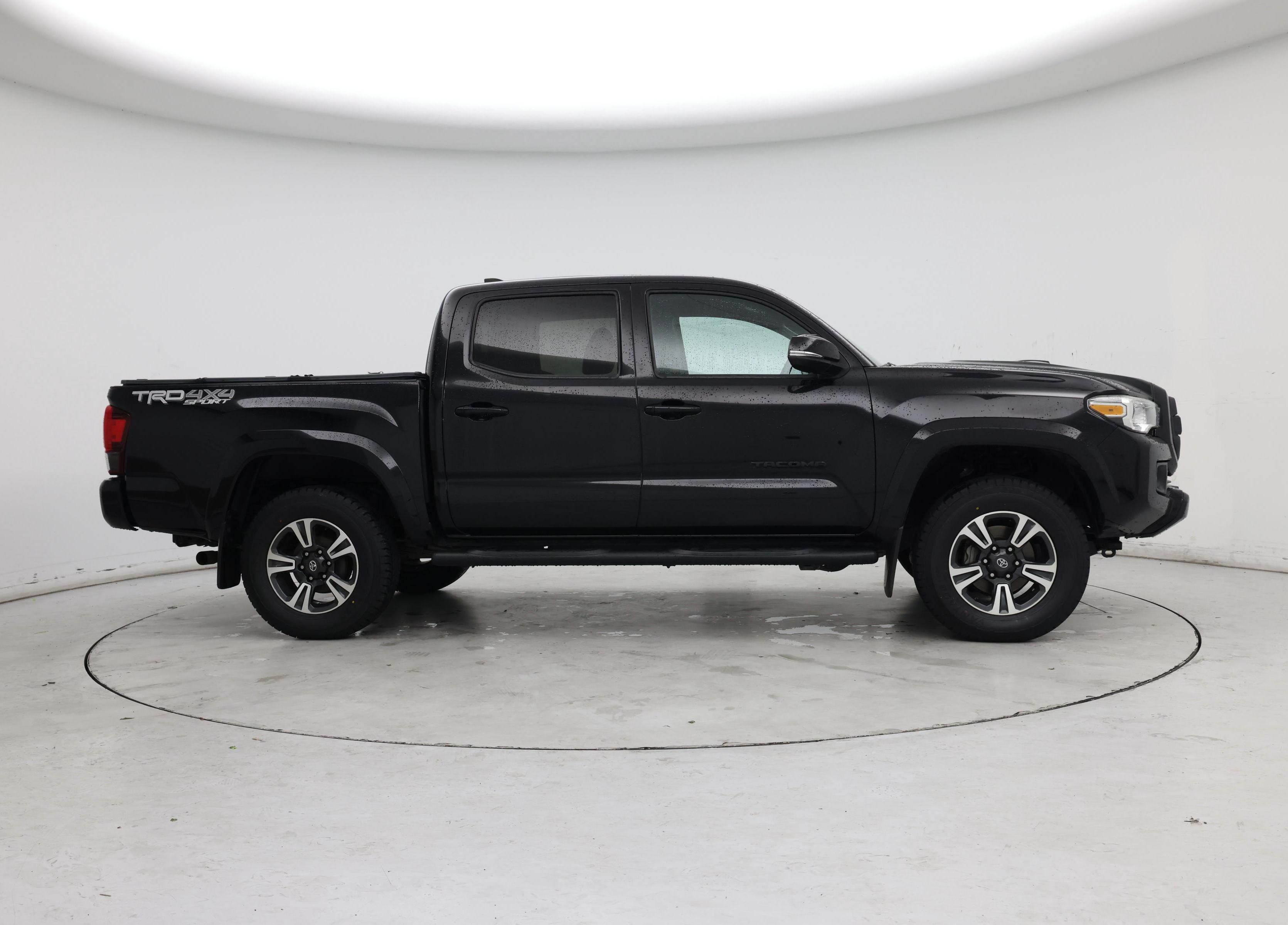Thumbnail: 2018 Toyota Tacoma - 7