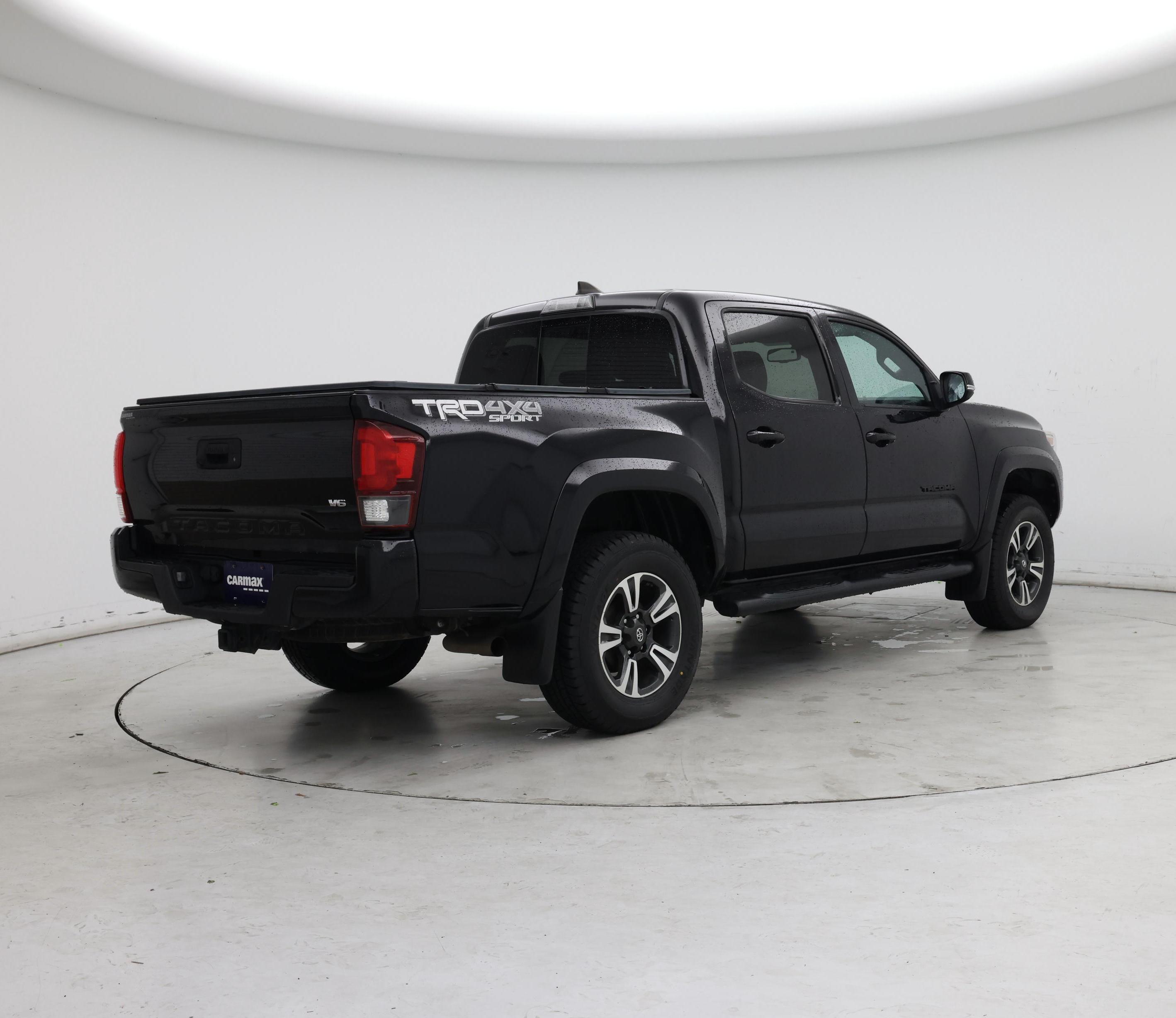 Thumbnail: 2018 Toyota Tacoma - 8