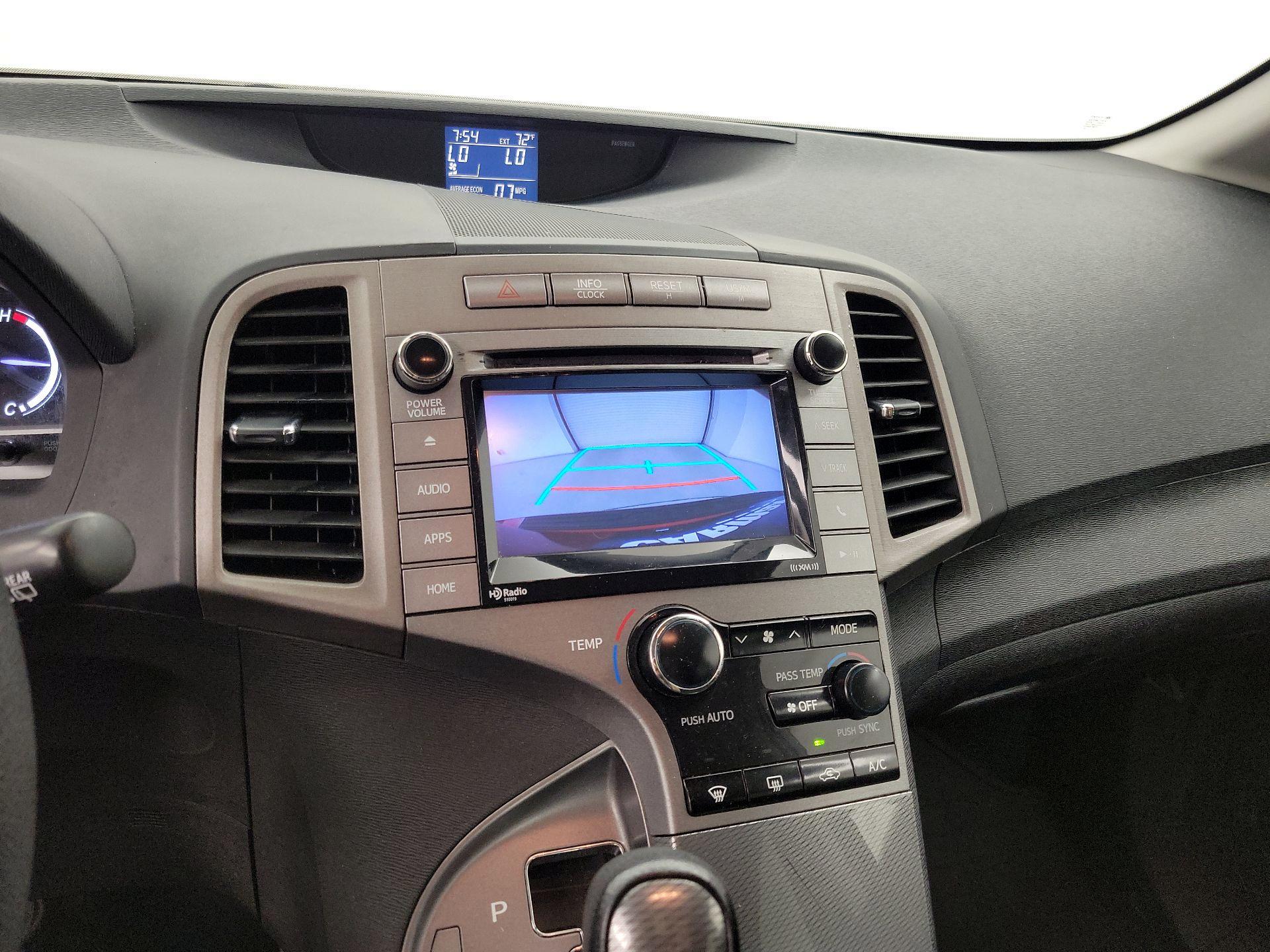 Thumbnail: 2015 Toyota Venza - 14