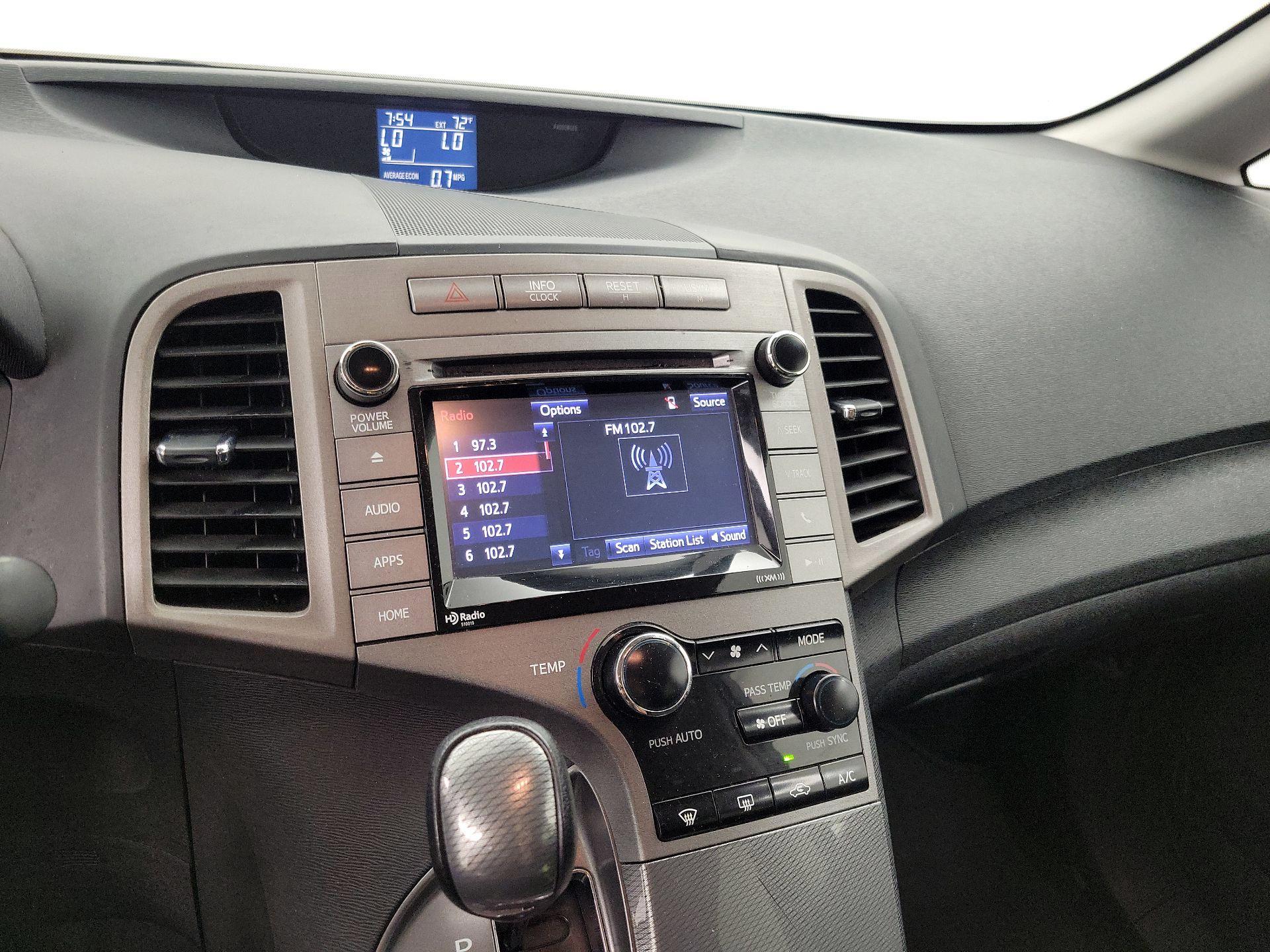 Thumbnail: 2015 Toyota Venza - 15