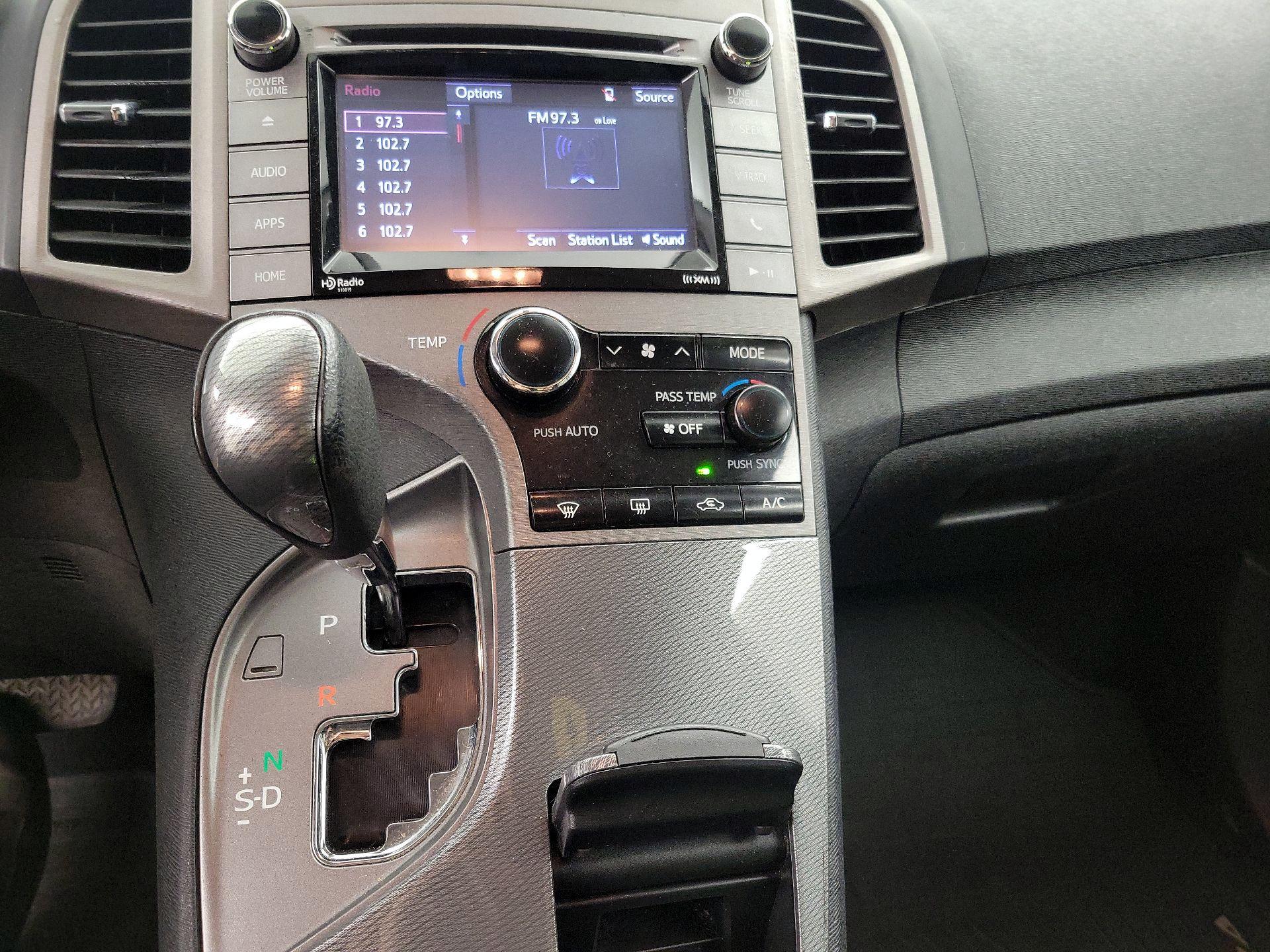 Thumbnail: 2015 Toyota Venza - 16
