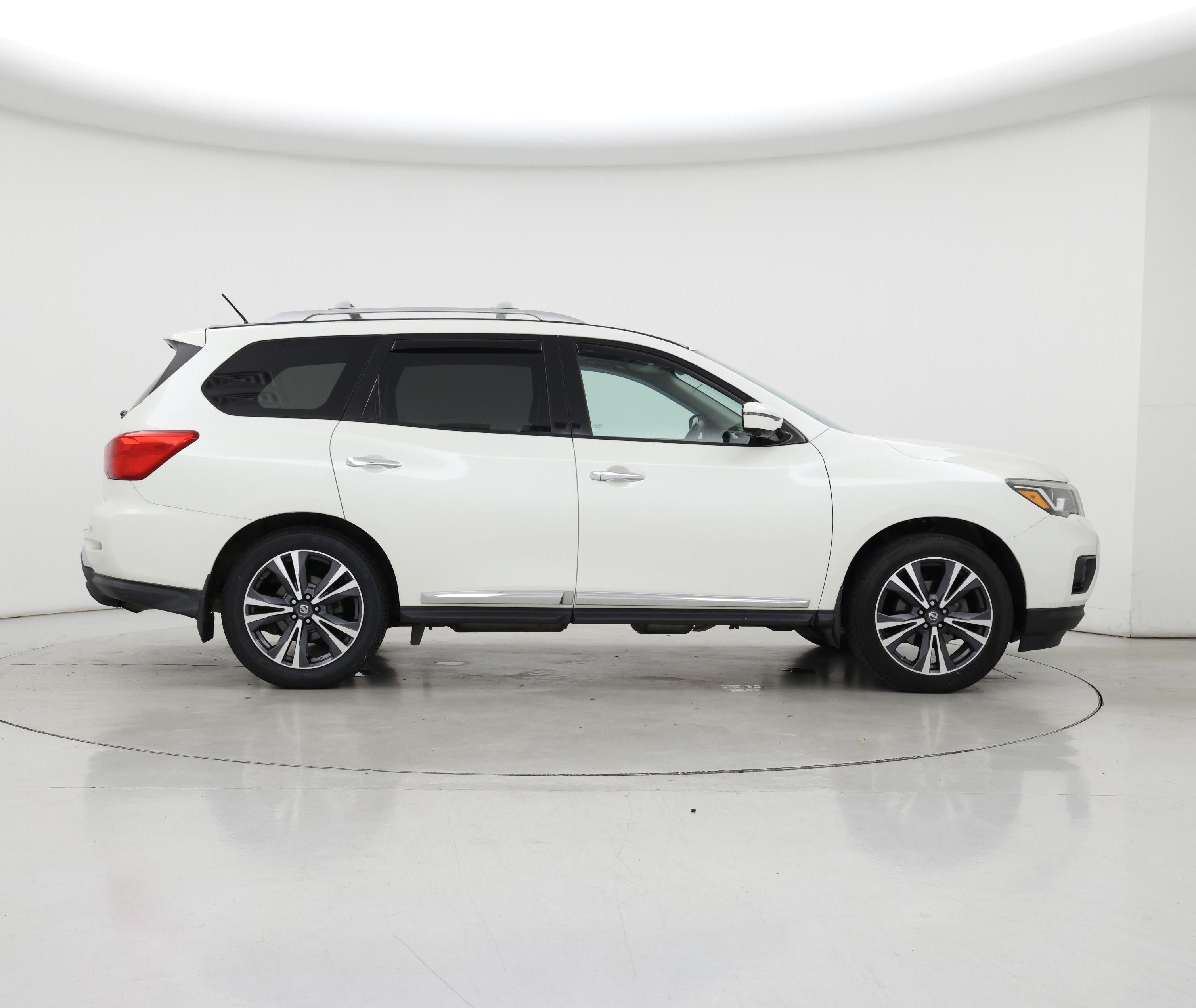 Thumbnail: 2017 Nissan Pathfinder - 7