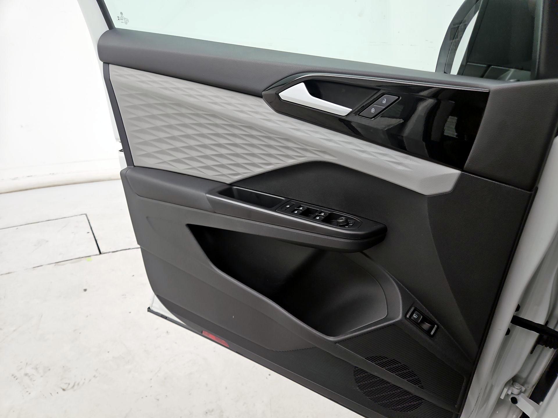 Thumbnail: 2023 Volkswagen Taos - 12