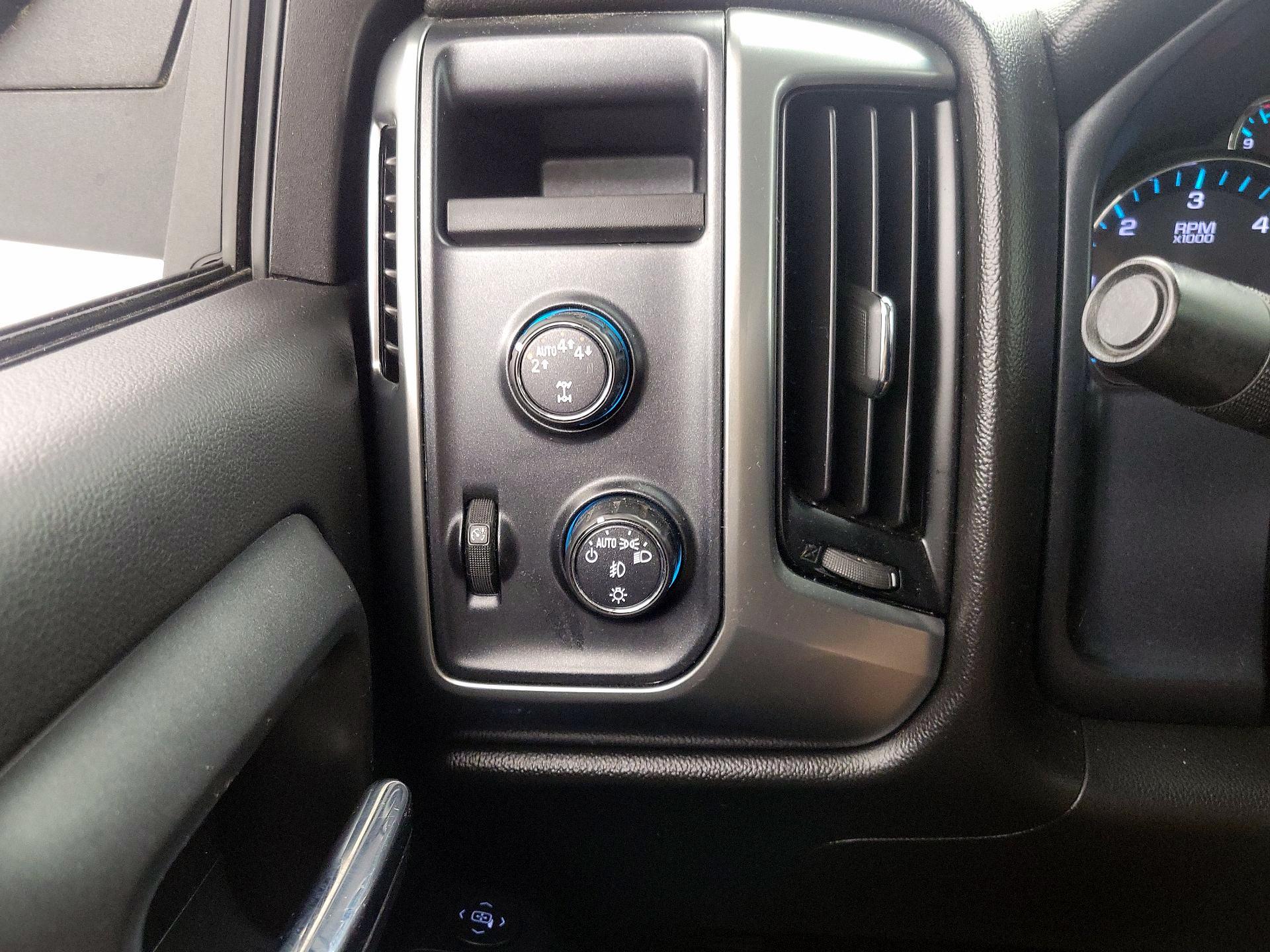 Thumbnail: 2018 Chevrolet Silverado 1500 - 13