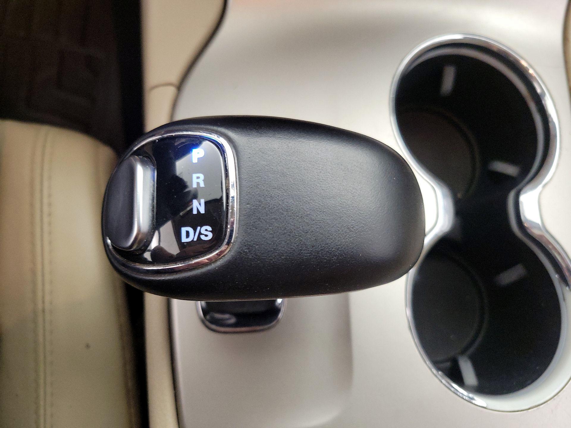 Thumbnail: 2015 Jeep Grand Cherokee - 18