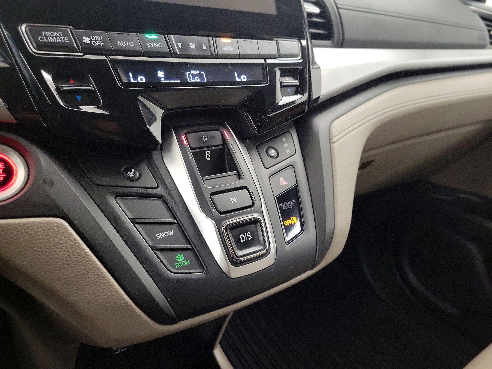 Thumbnail: 2018 Honda Odyssey - 17