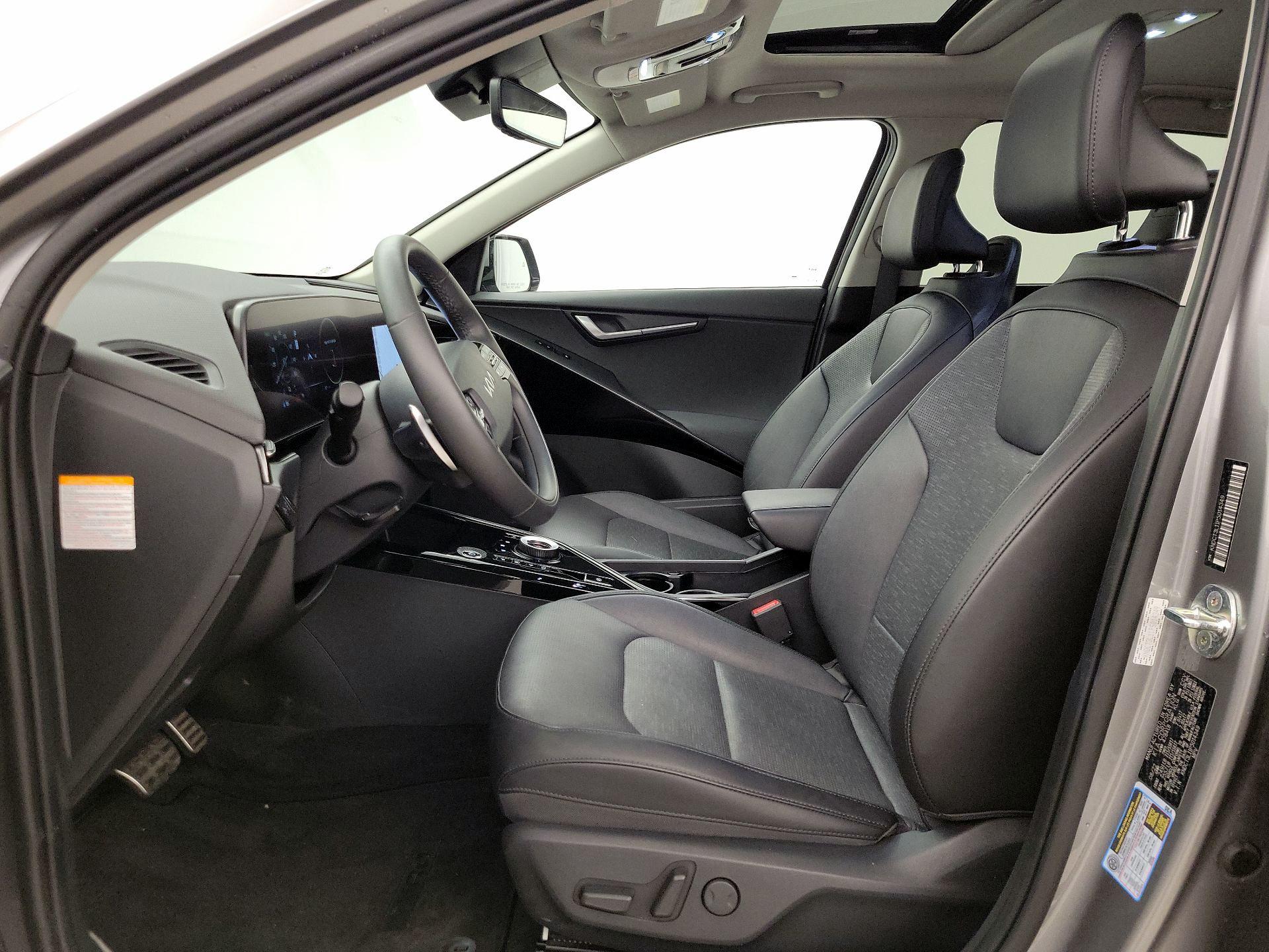 Thumbnail: 2023 Kia Niro - 11