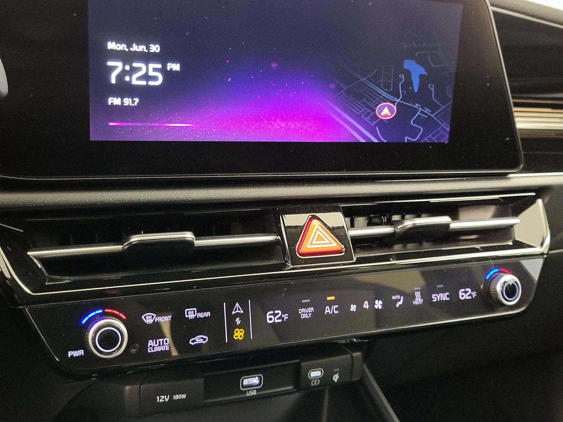 Thumbnail: 2023 Kia Niro - 17