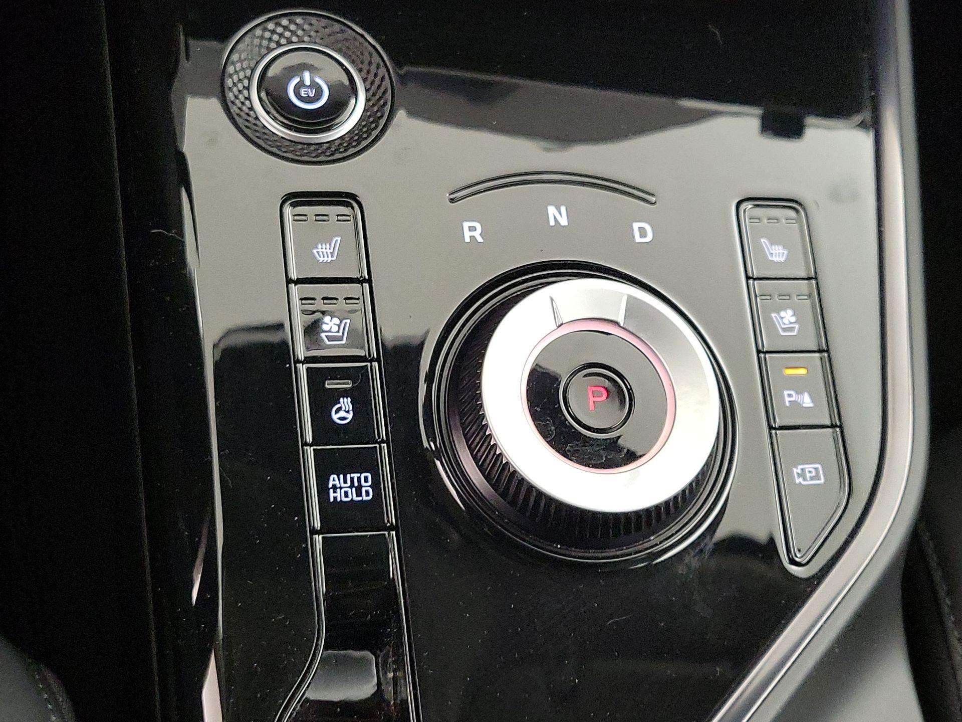 Thumbnail: 2023 Kia Niro - 18