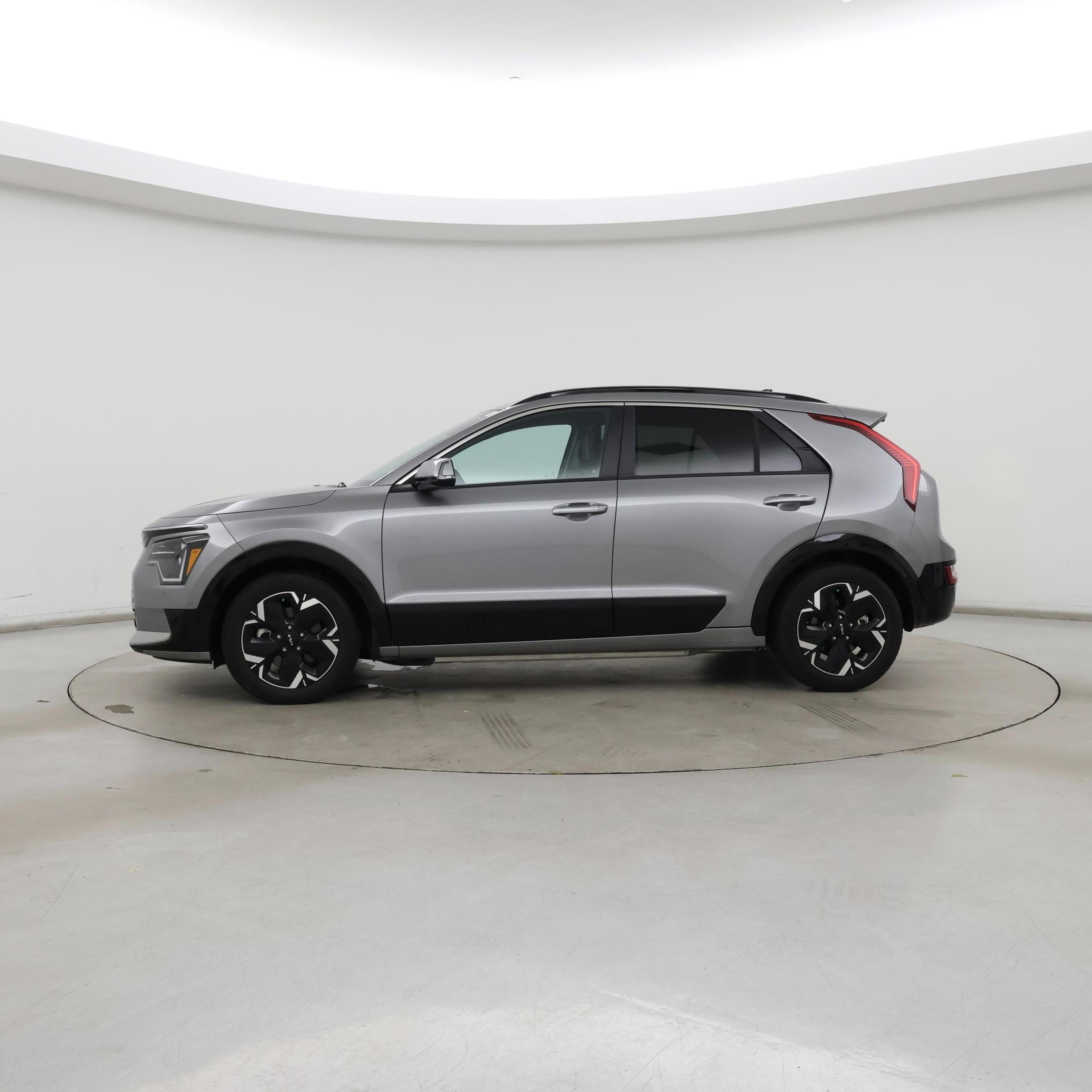 Thumbnail: 2023 Kia Niro - 3
