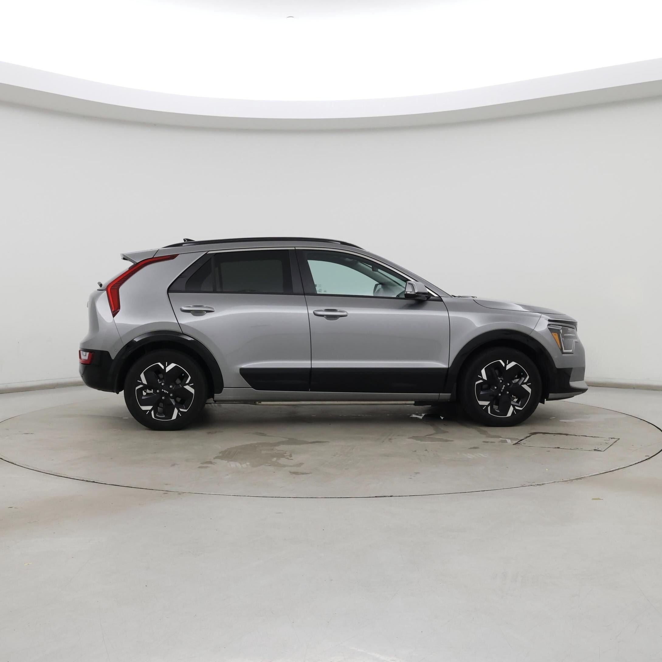 Thumbnail: 2023 Kia Niro - 7
