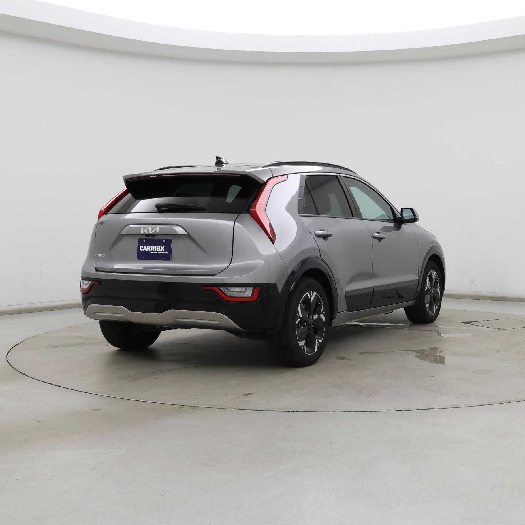 Thumbnail: 2023 Kia Niro - 8