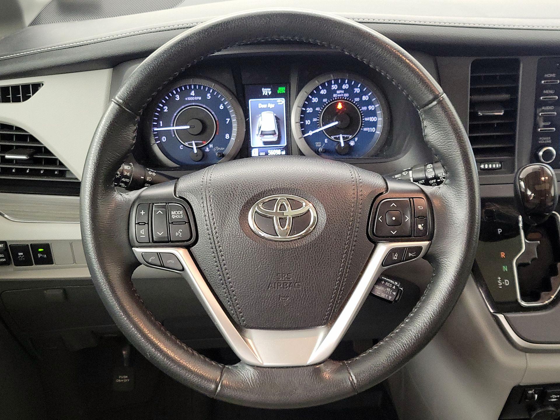 Thumbnail: 2020 Toyota Sienna - 10
