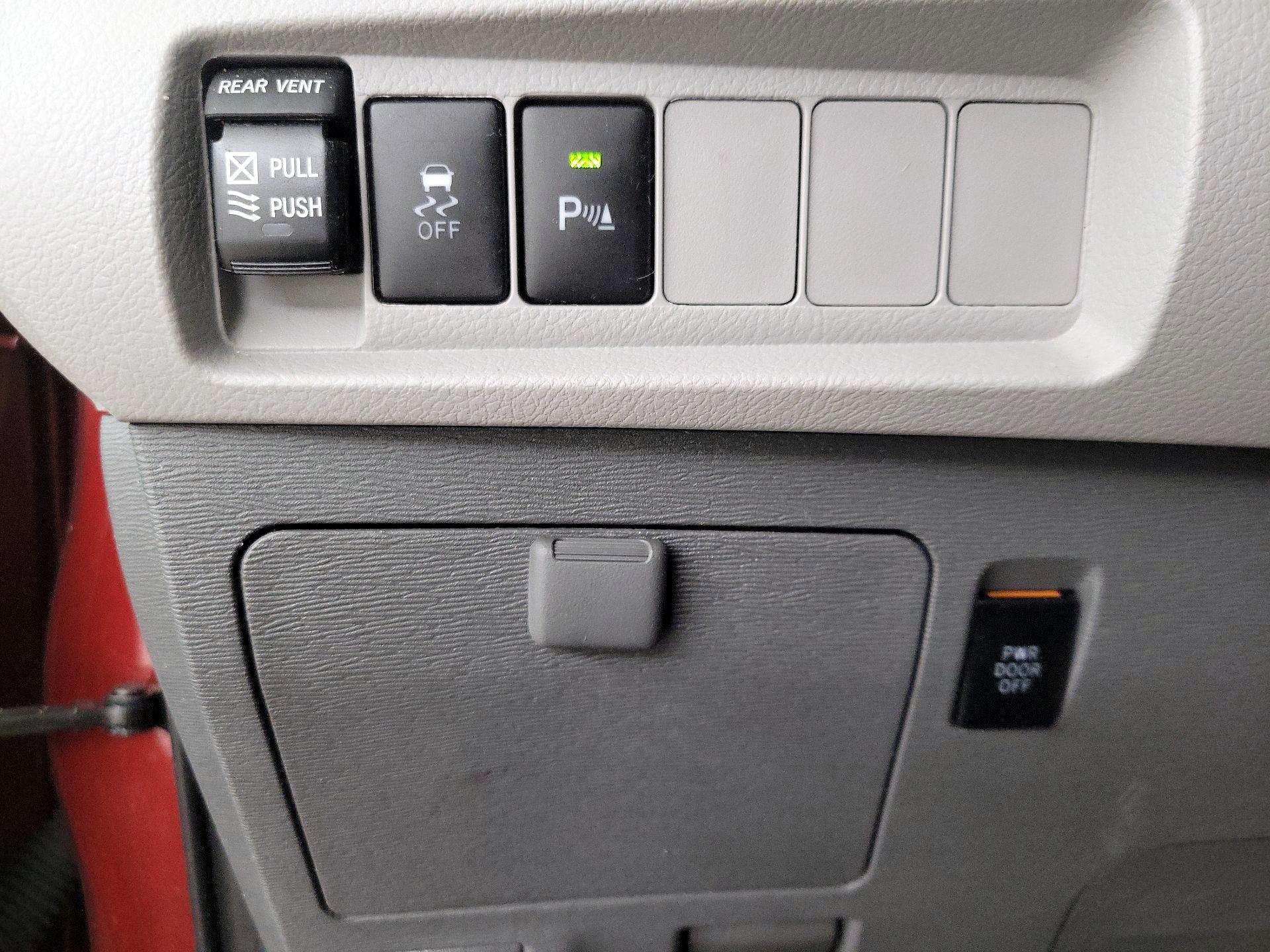 Thumbnail: 2020 Toyota Sienna - 13