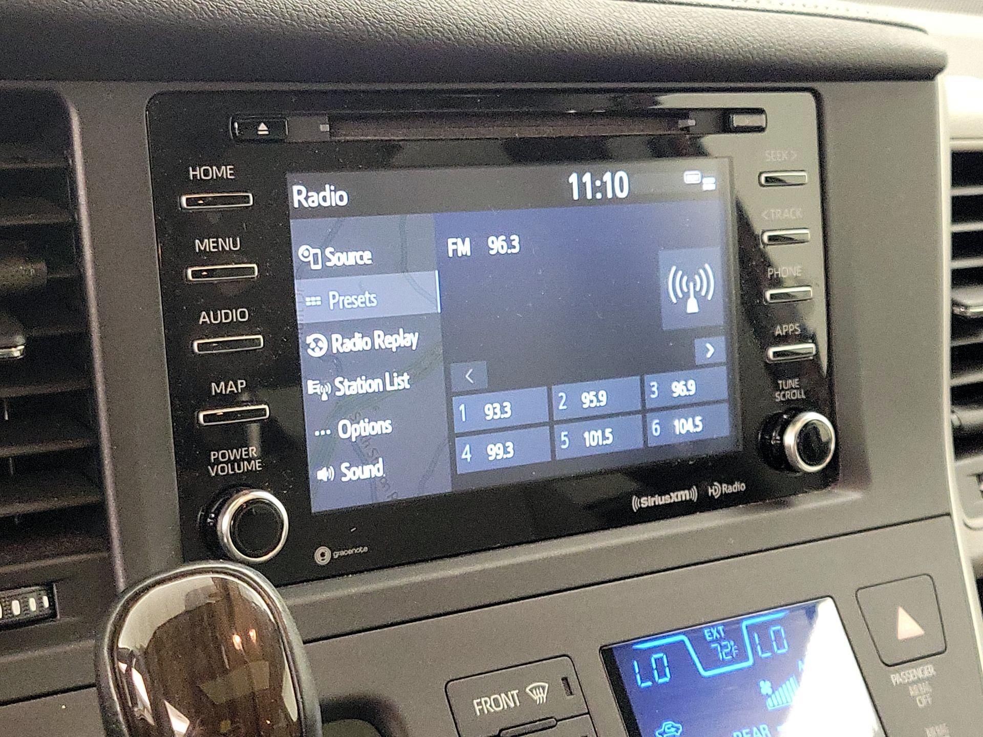 Thumbnail: 2020 Toyota Sienna - 16
