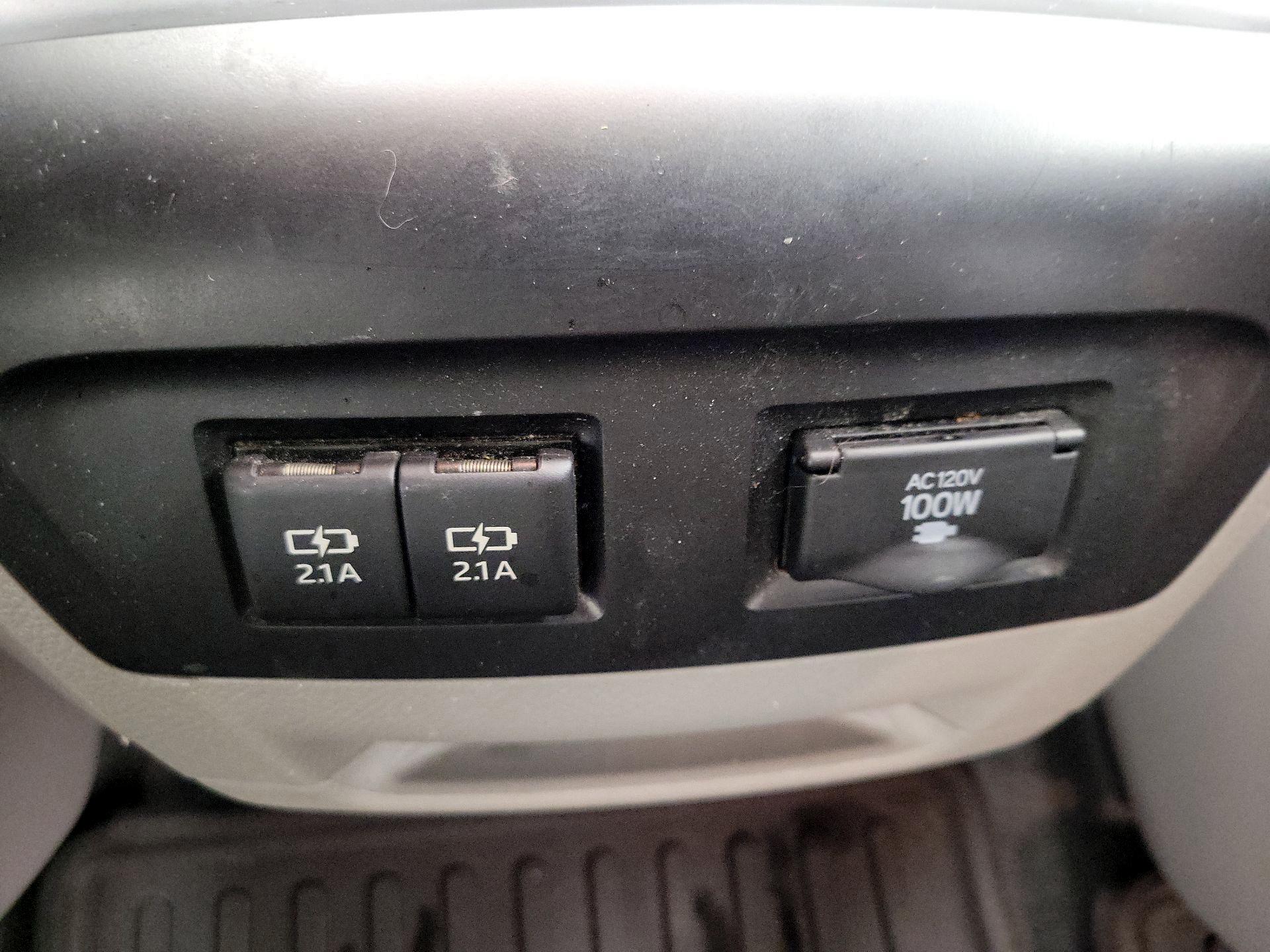 Thumbnail: 2020 Toyota Sienna - 19