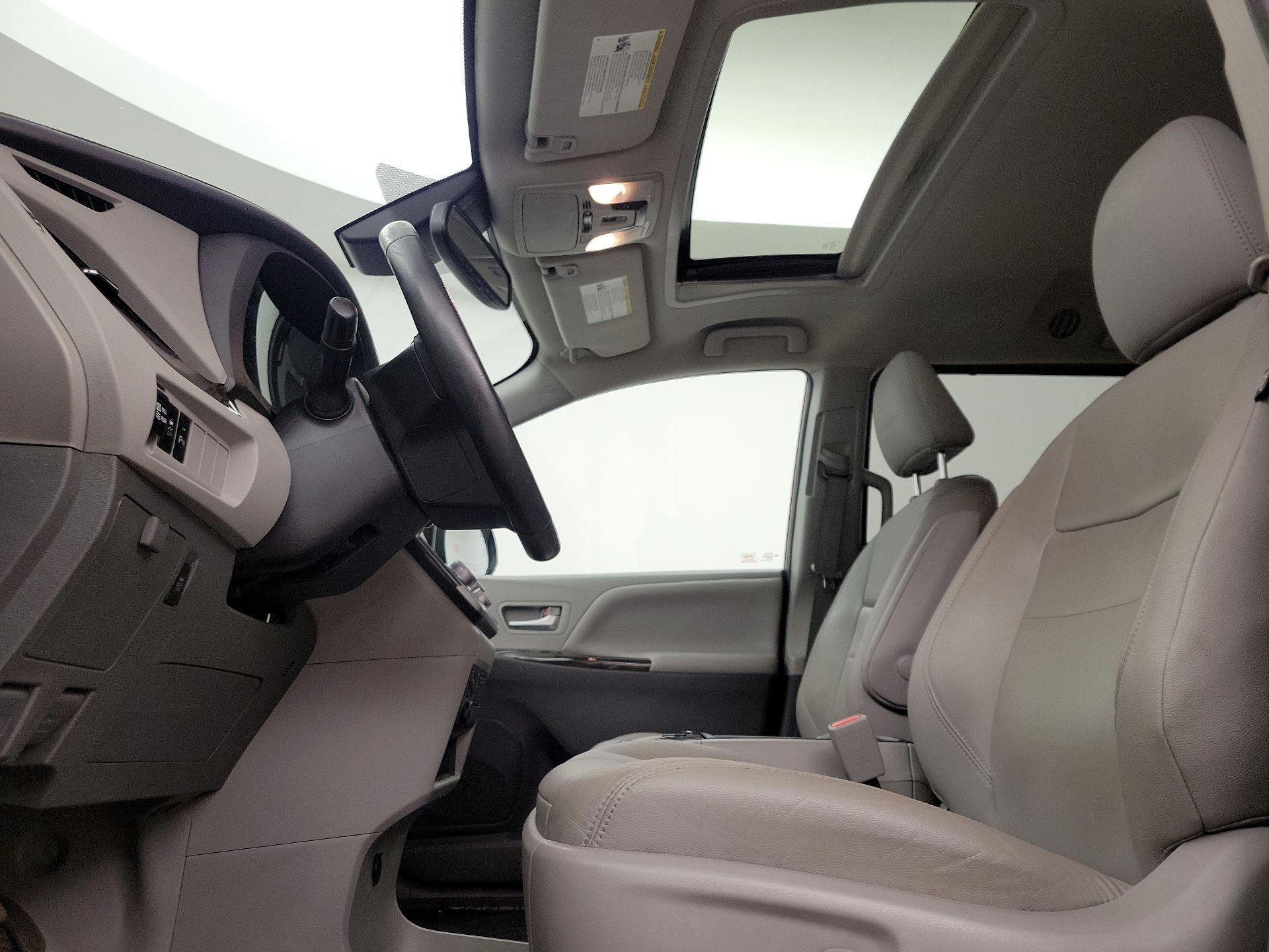 Thumbnail: 2020 Toyota Sienna - 20
