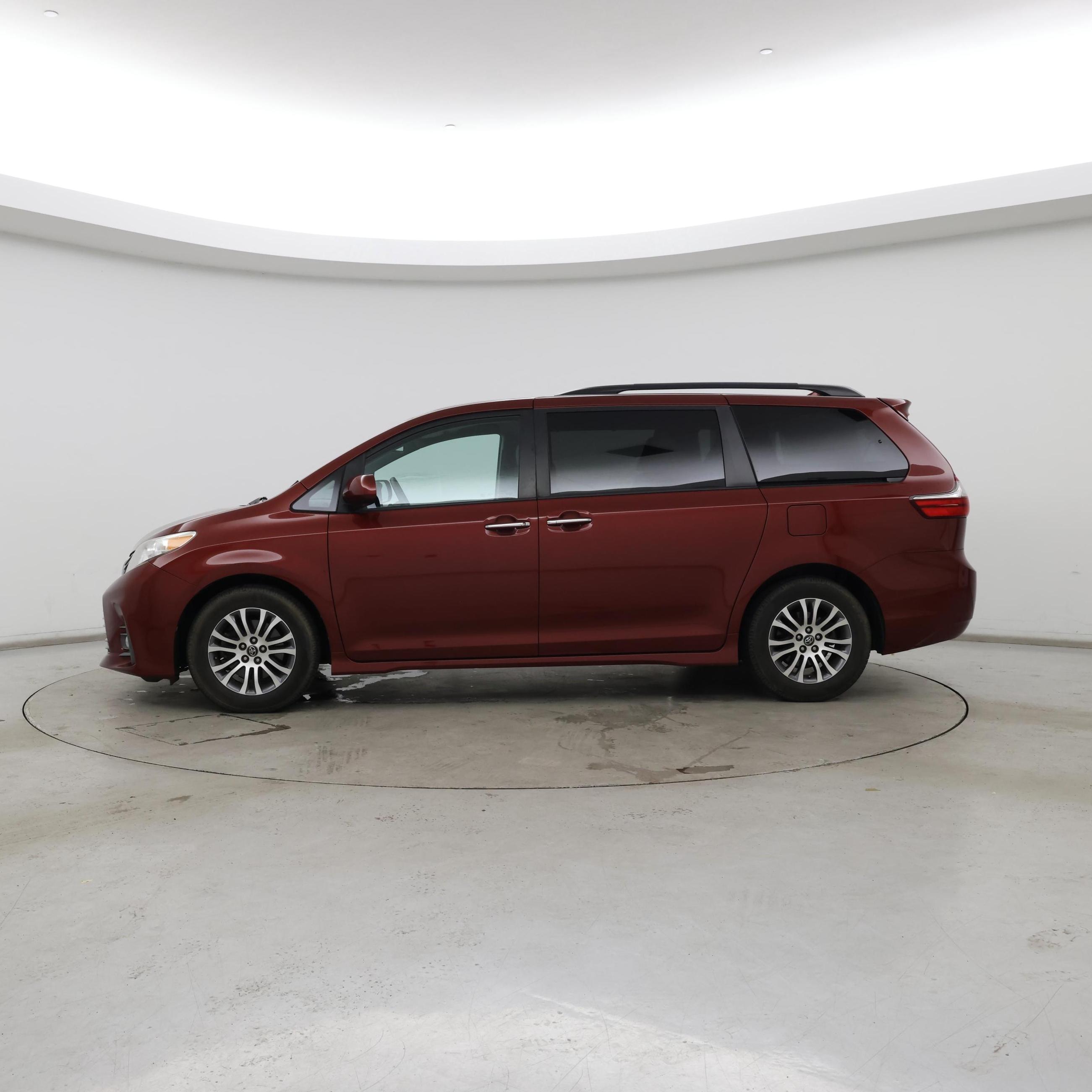 Thumbnail: 2020 Toyota Sienna - 3