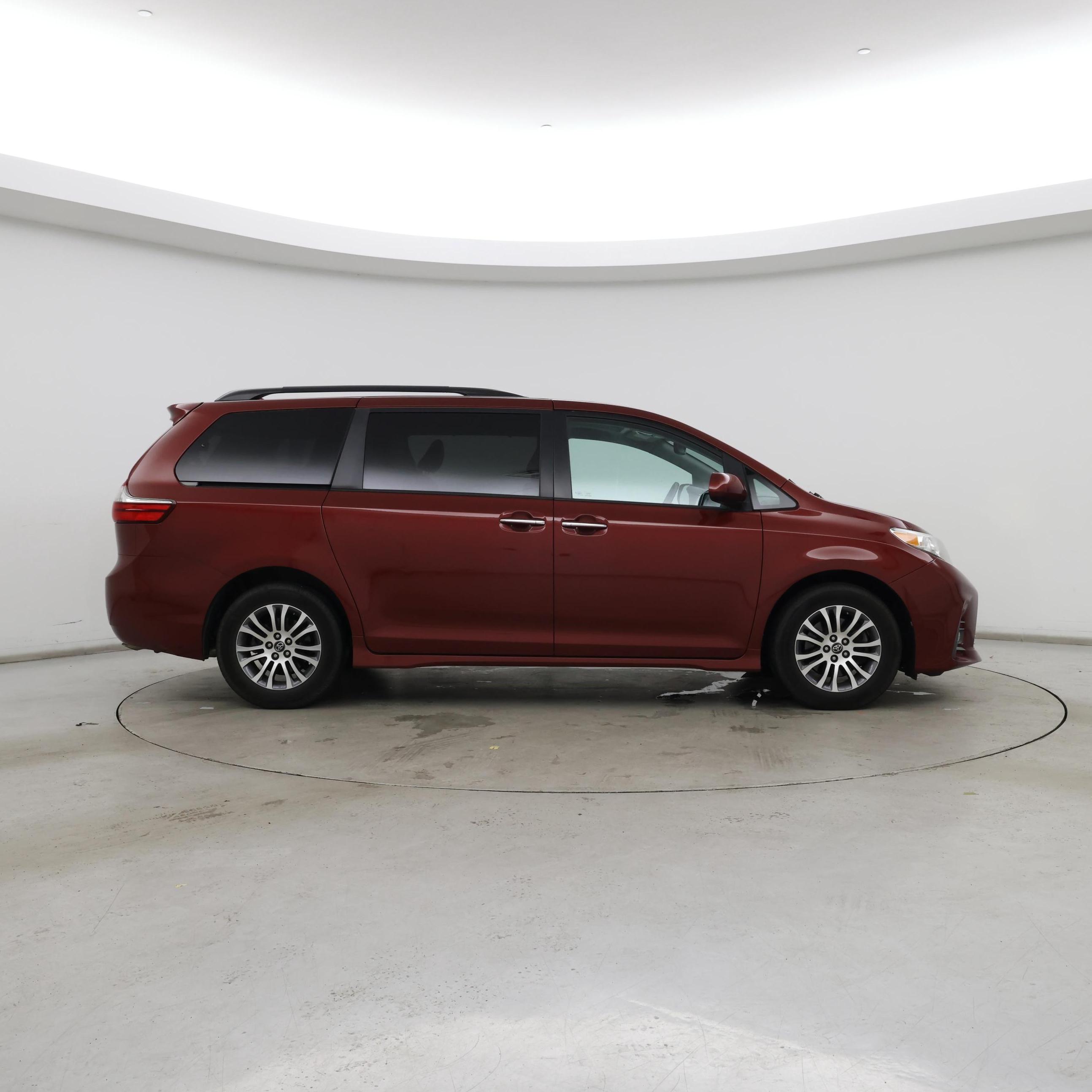 Thumbnail: 2020 Toyota Sienna - 7