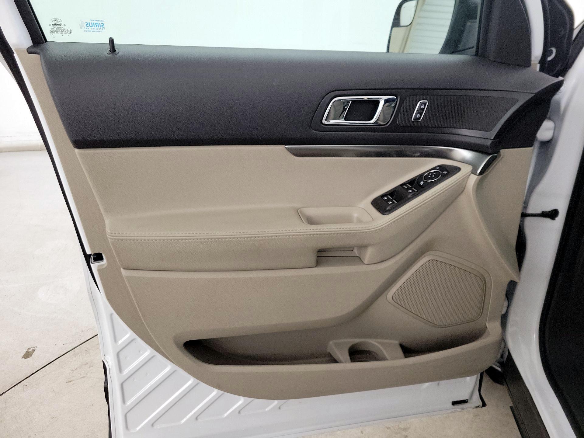 Thumbnail: 2013 Ford Explorer - 12