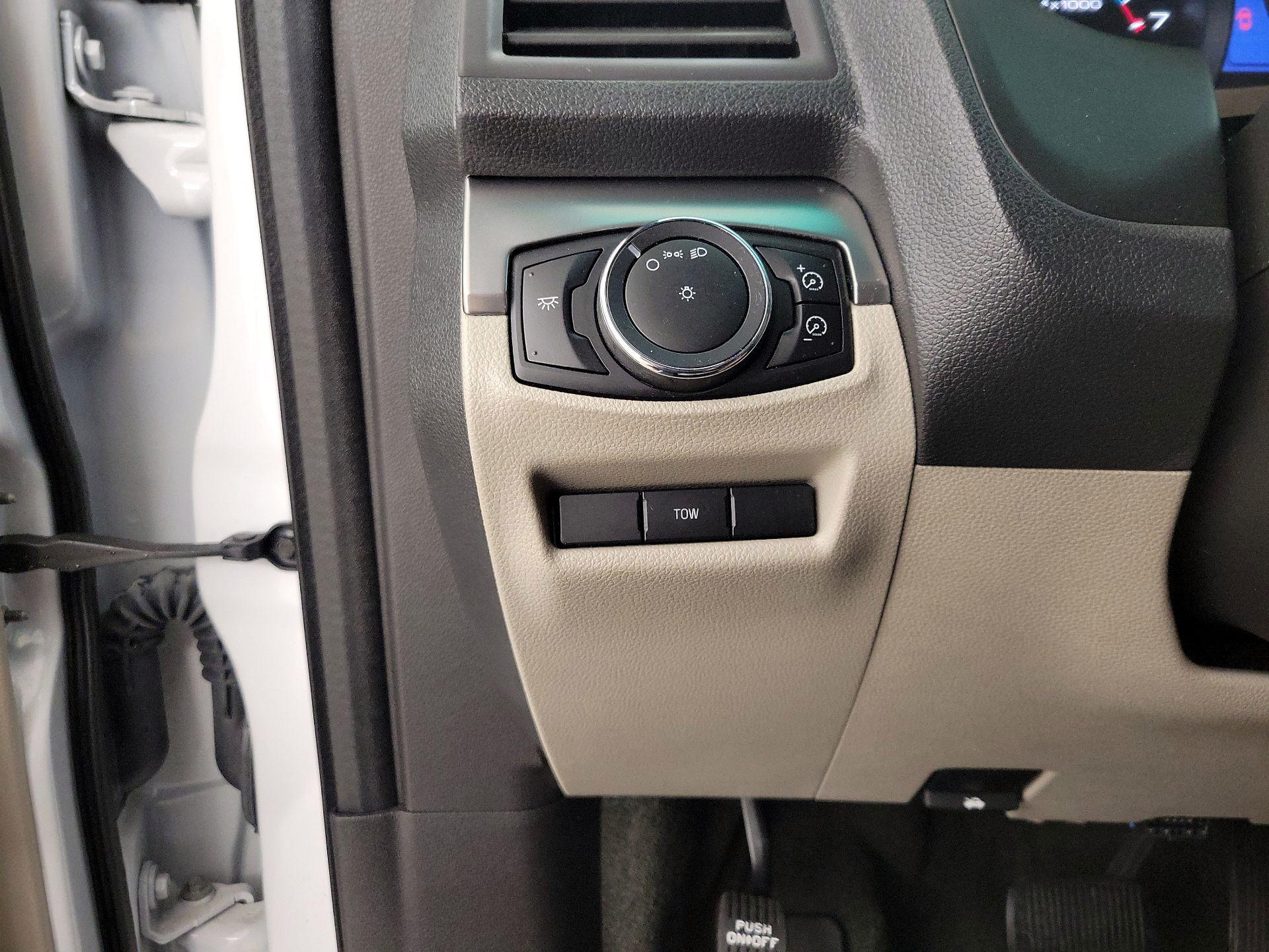 Thumbnail: 2013 Ford Explorer - 13