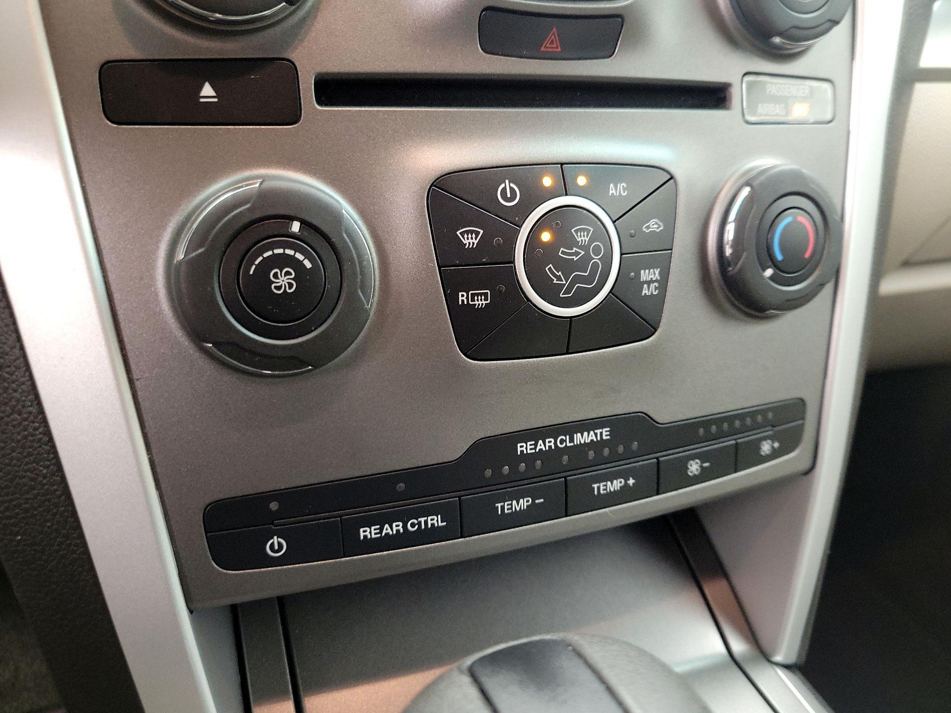 Thumbnail: 2013 Ford Explorer - 15