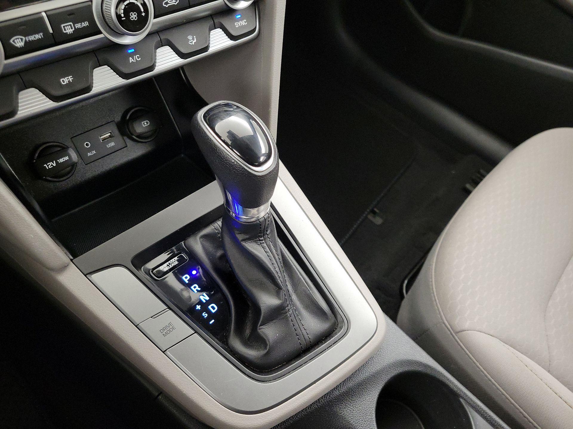 Thumbnail: 2020 Hyundai Elantra - 17