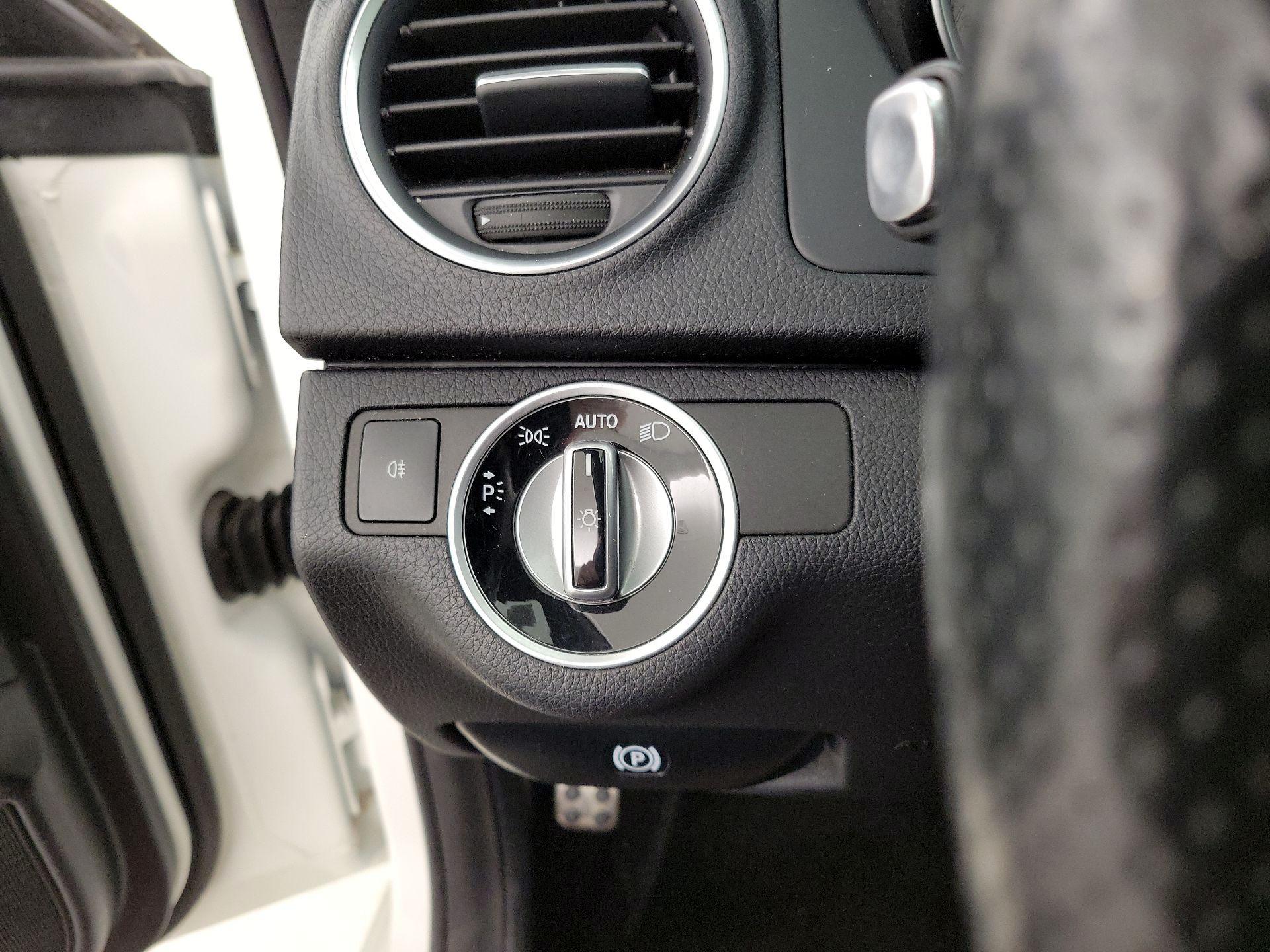 Thumbnail: 2015 Mercedes-Benz C-Class - 13