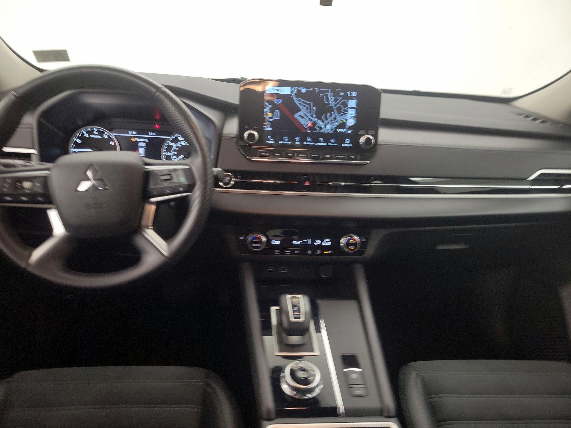 Thumbnail: 2024 Mitsubishi Outlander - 9
