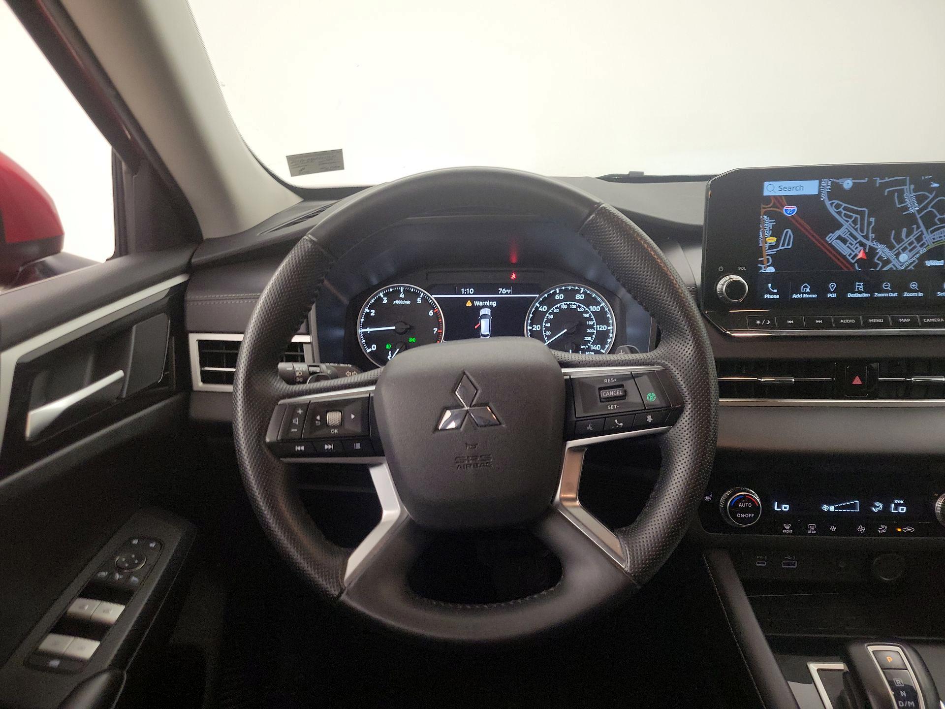 Thumbnail: 2024 Mitsubishi Outlander - 10