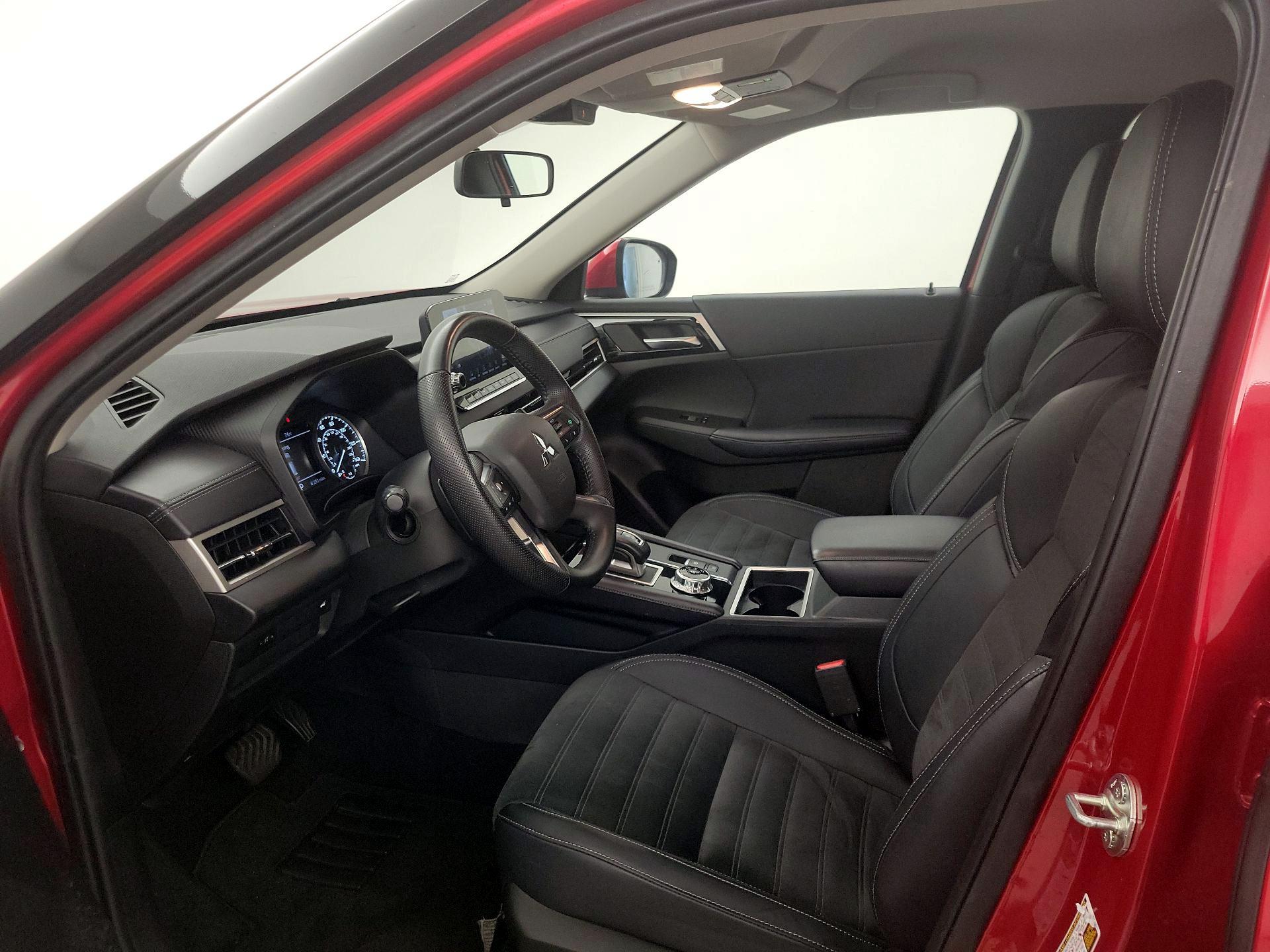 Thumbnail: 2024 Mitsubishi Outlander - 11