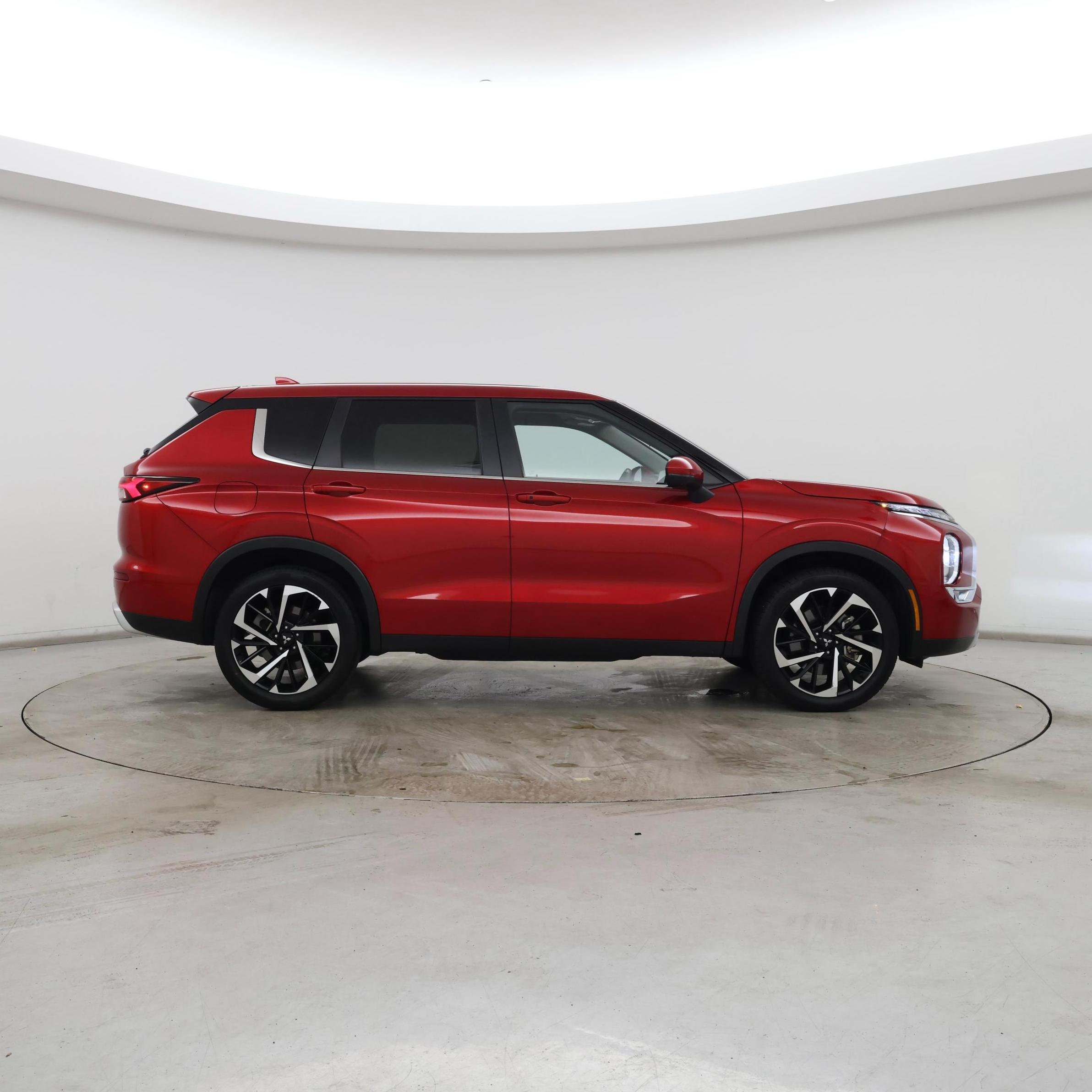 Thumbnail: 2024 Mitsubishi Outlander - 7